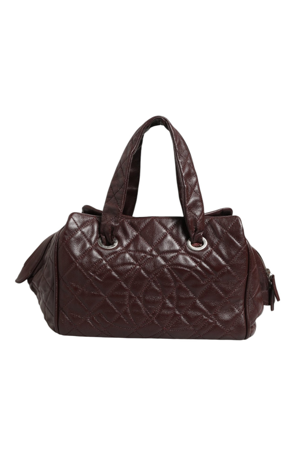 Sac Chanel Timeless Bowler avec poignée en métal, en cuir noir, élégant et sophistiqué, pour un style intemporel.