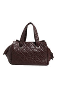 Sac Chanel Timeless Bowler avec poignée en métal, en cuir noir, élégant et sophistiqué, pour un style intemporel.
