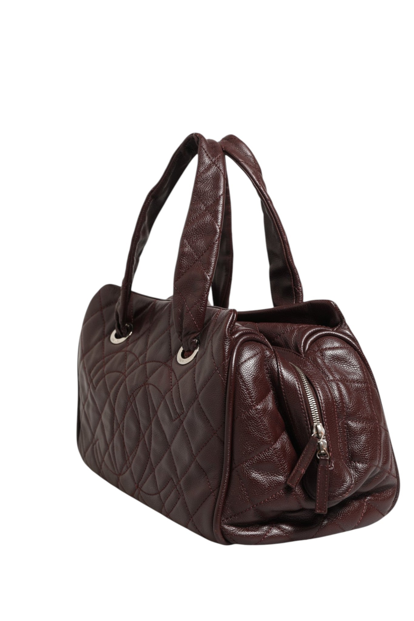 Sacs Chanel Timeless Bowler Bag en cuir noir avec poignées en métal doré et logo Chanel visible sur le devant.