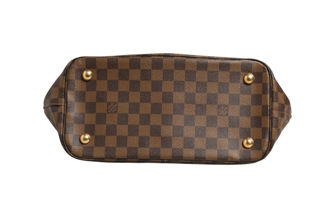 Sac Louis Vuitton Belmont Tote en toile Damier Ebene avec poignées en cuir et détails en métal.
