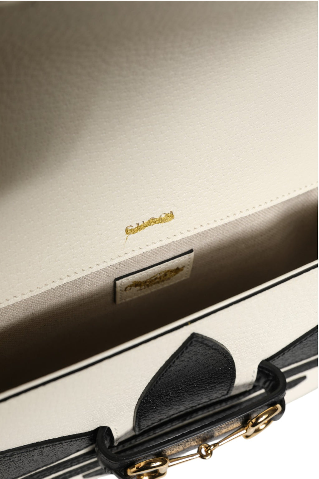 Sac à bandoulière Gucci x Adidas Horsebit 1955 Mini, noir avec logo, en cuir avec détails métalliques, pour femme.