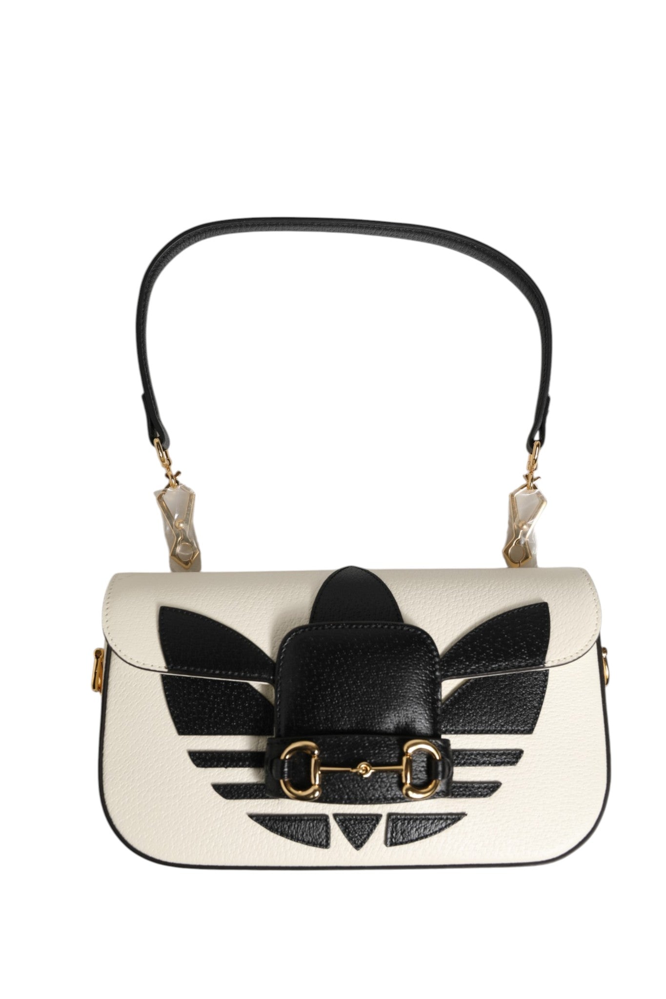 Sac à bandoulière Gucci x Adidas Horsebit 1955 en noir et blanc avec logo et détails en métal, mode et élégance.