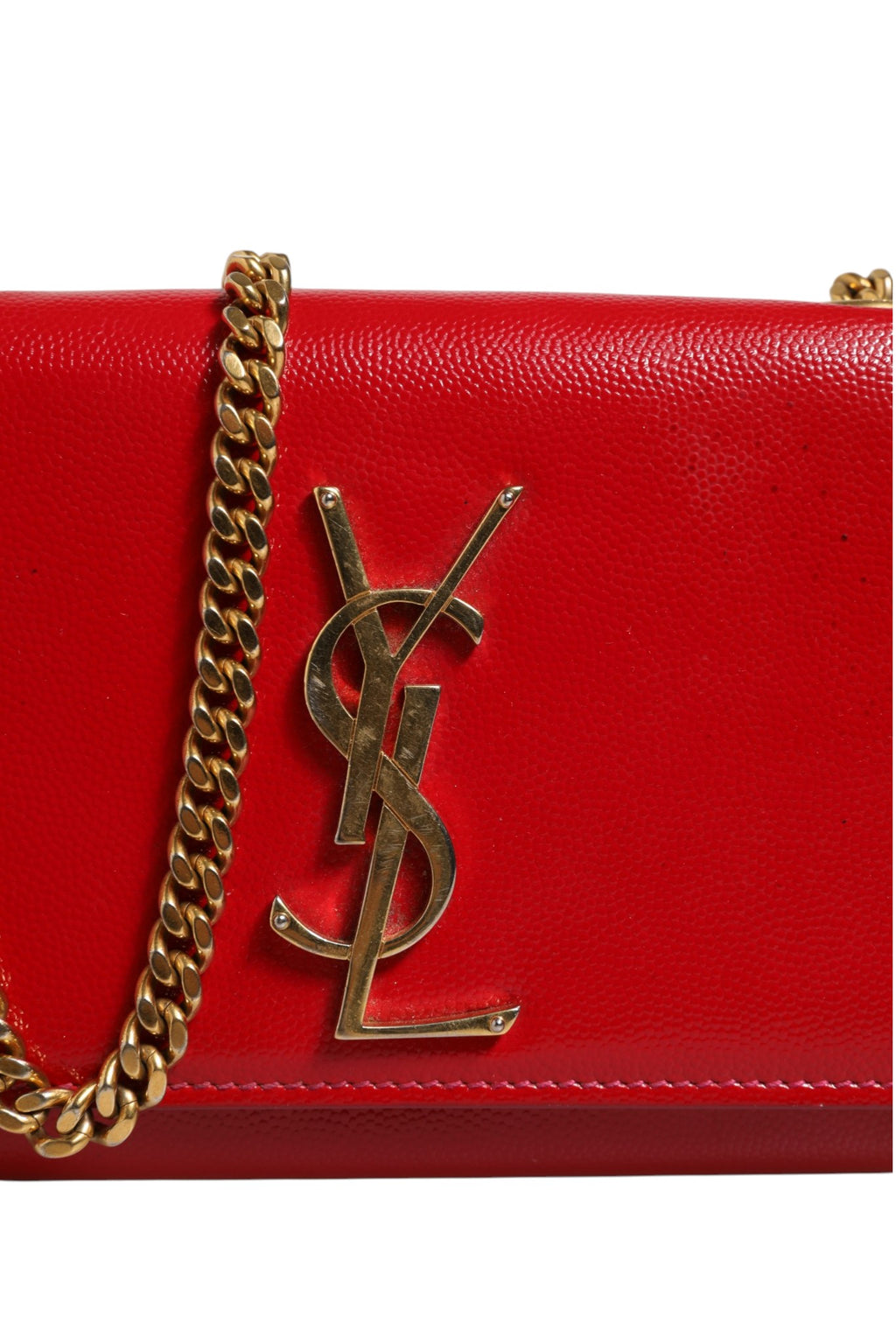 Sac à bandoulière en cuir rouge Saint Laurent Kate, élégant et sophistiqué, avec détails métalliques et bandoulière ajustable.