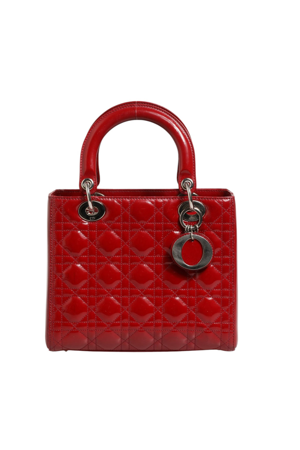 Sac à main Christian Dior Lady Dior en cuir verni rouge cerise avec quilting Cannage, petite taille et poignée élégante.