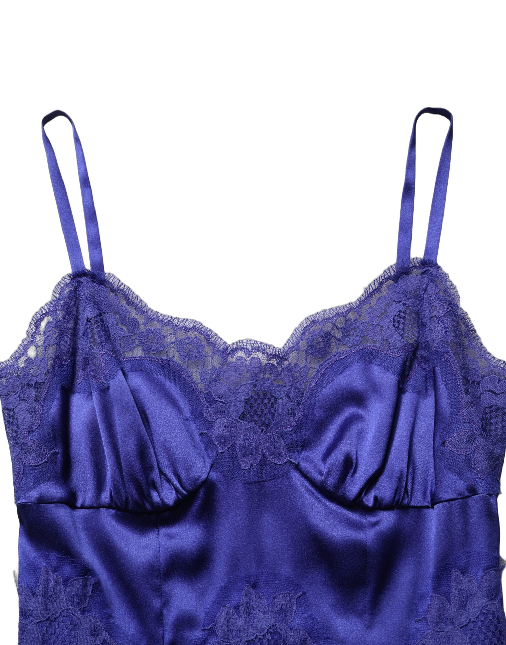 Robe longue sans manches Dolce & Gabbana bleue avec bordure en dentelle et coupe en ligne A, élégante et sophistiquée.