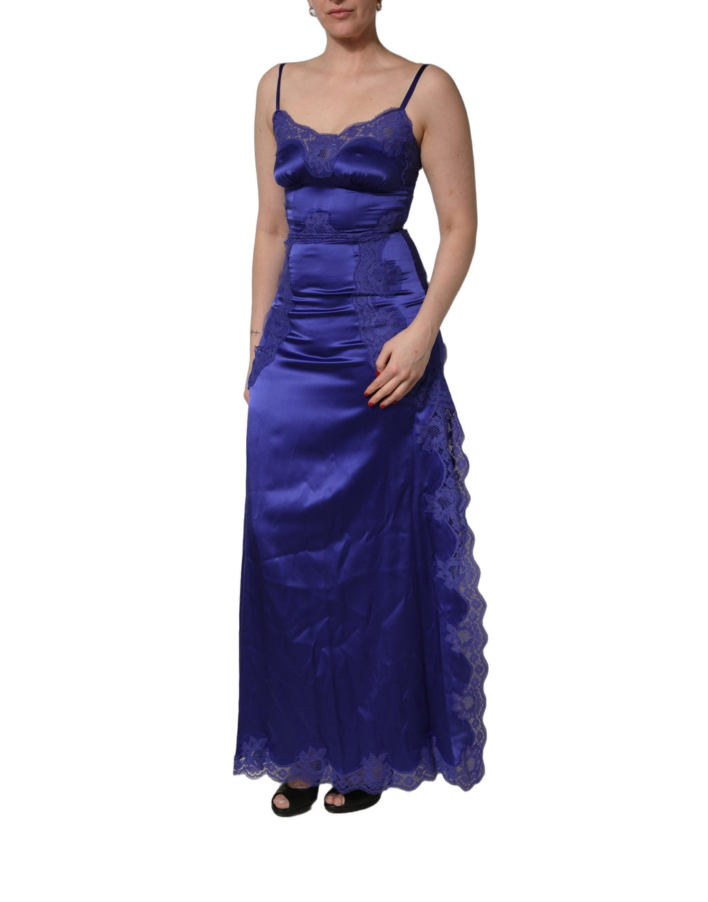 Robe longue sans manches Dolce & Gabbana bleu avec bordure en dentelle et coupe en A, élégante et sophistiquée.