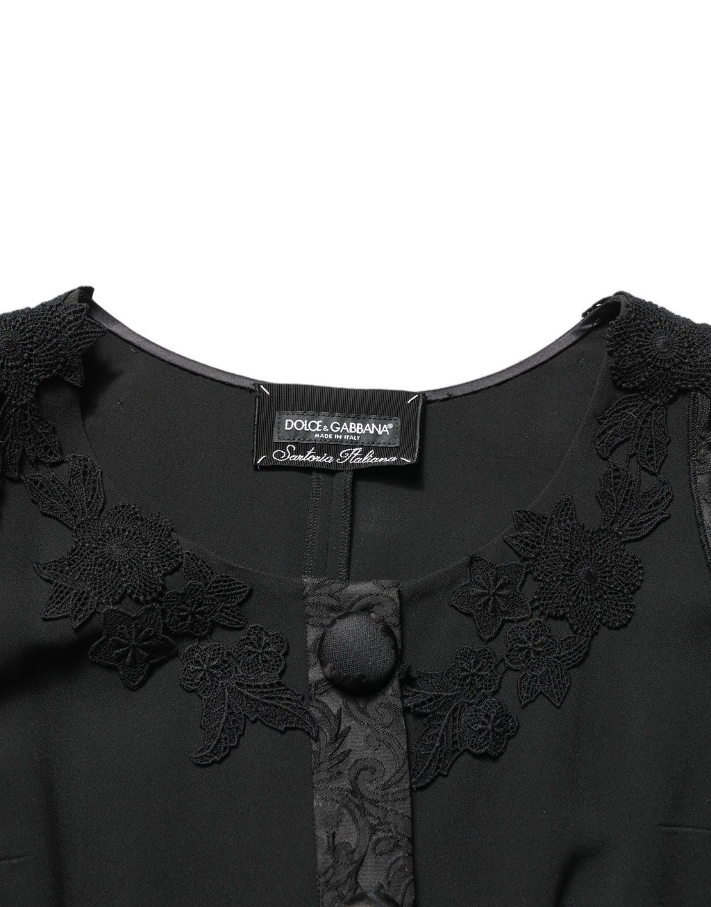 Veste blazer Dolce & Gabbana noire avec boutons, finition en dentelle et coupe élégante, portée formelle ou chic.