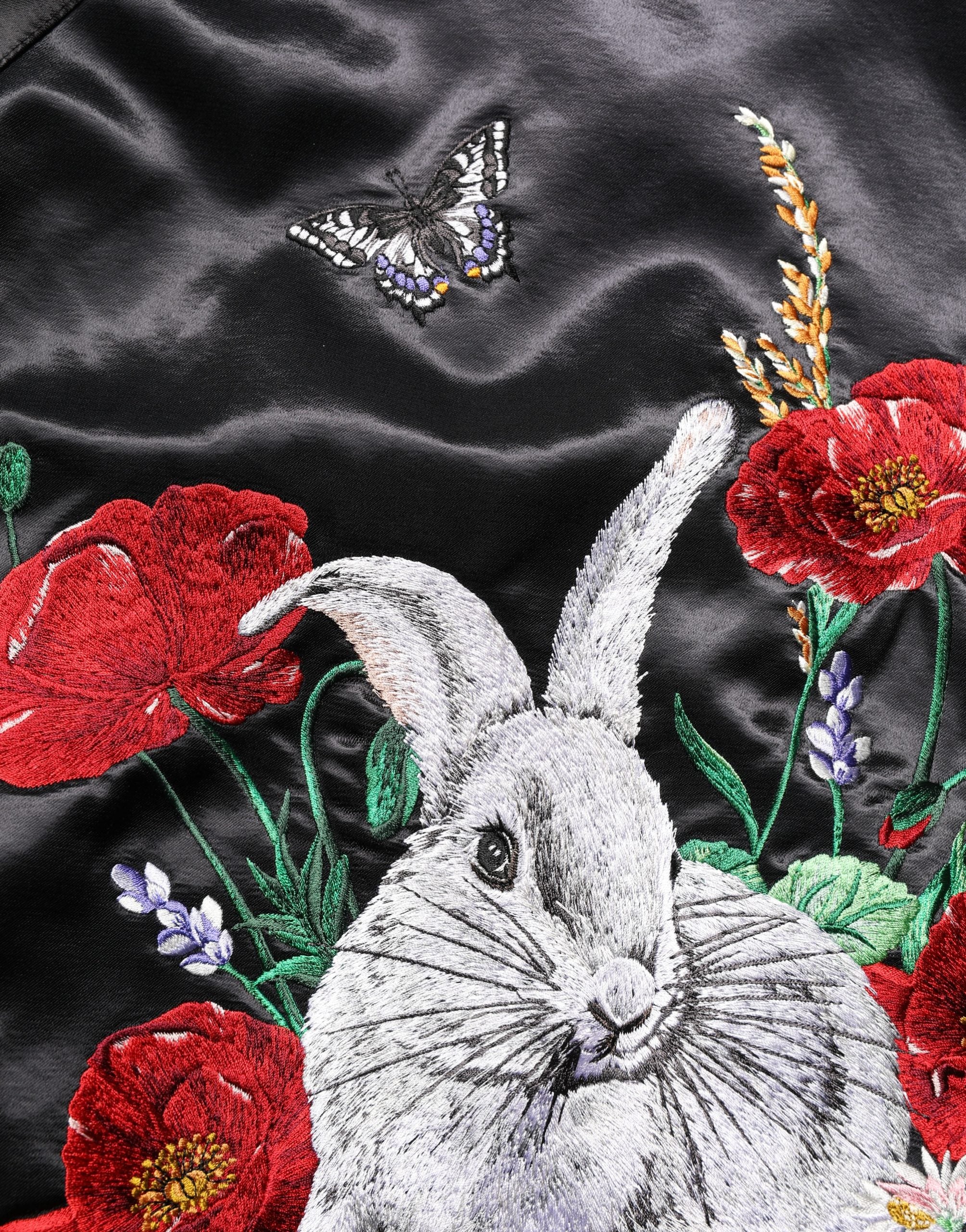 Veste bomber en satin noir Dolce & Gabbana avec broderie florale élégante et détails sophistiqués.