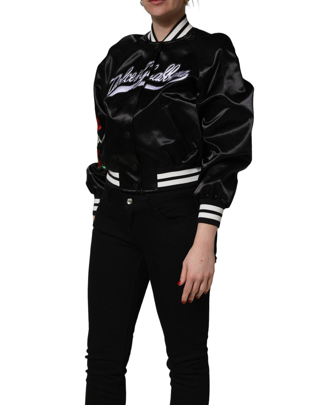 Veste bomber en satin noir de Dolce & Gabbana avec broderies florales élégantes et détails raffinés.