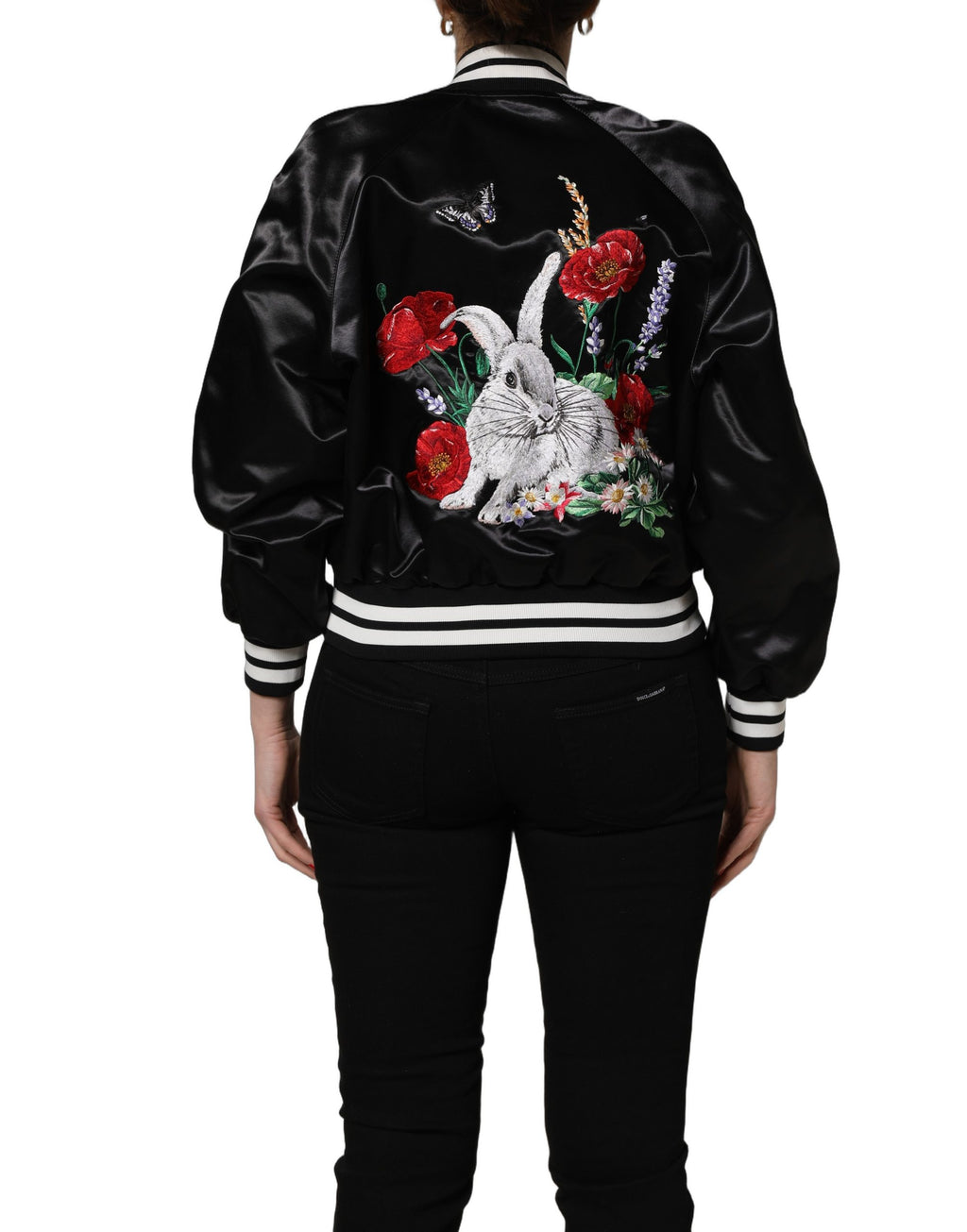 Veste bomber en satin noir Dolce & Gabbana avec broderie florale élégante, détails sophistiqués et coupe moderne.