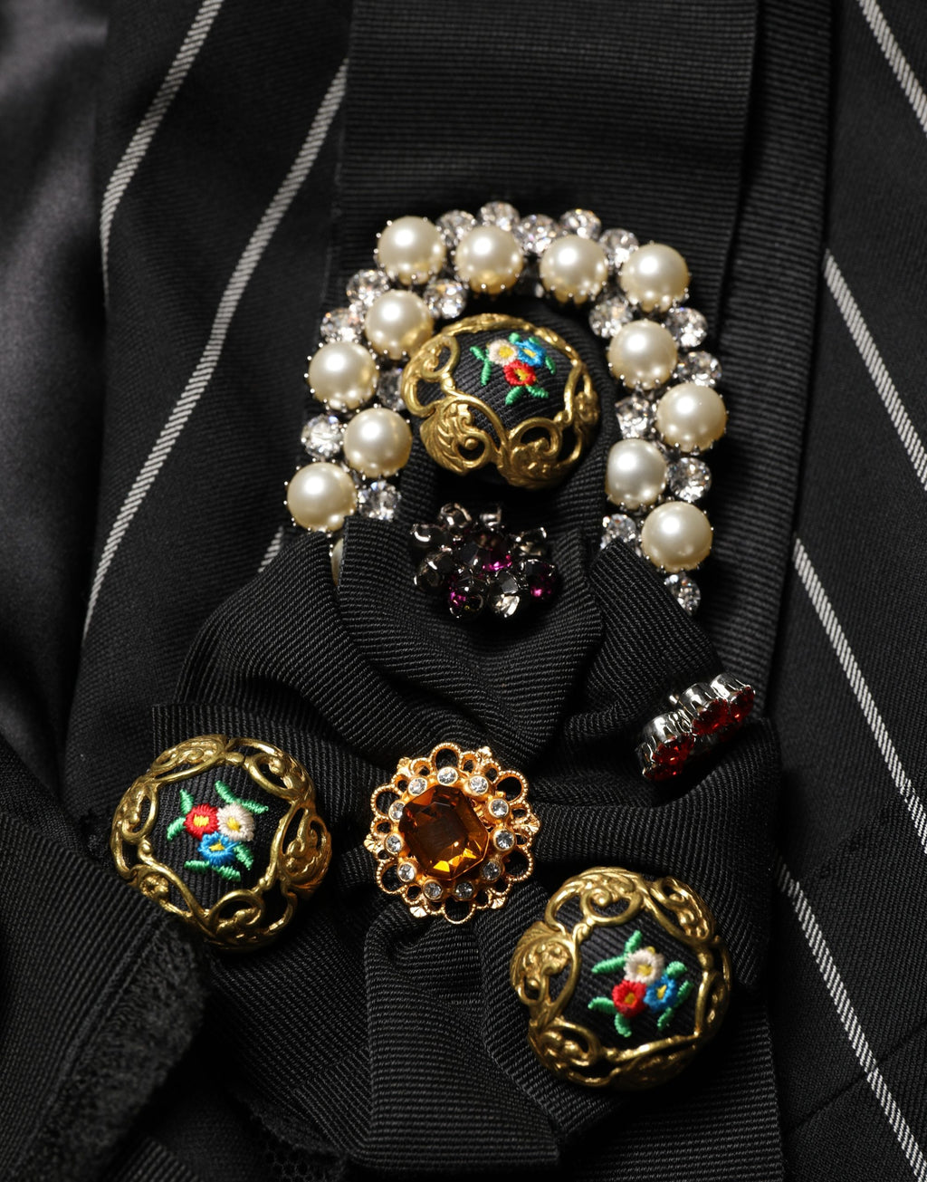 Blazer double-breasted noir à rayures Dolce & Gabbana, veste élégante en tissu léger pour homme.