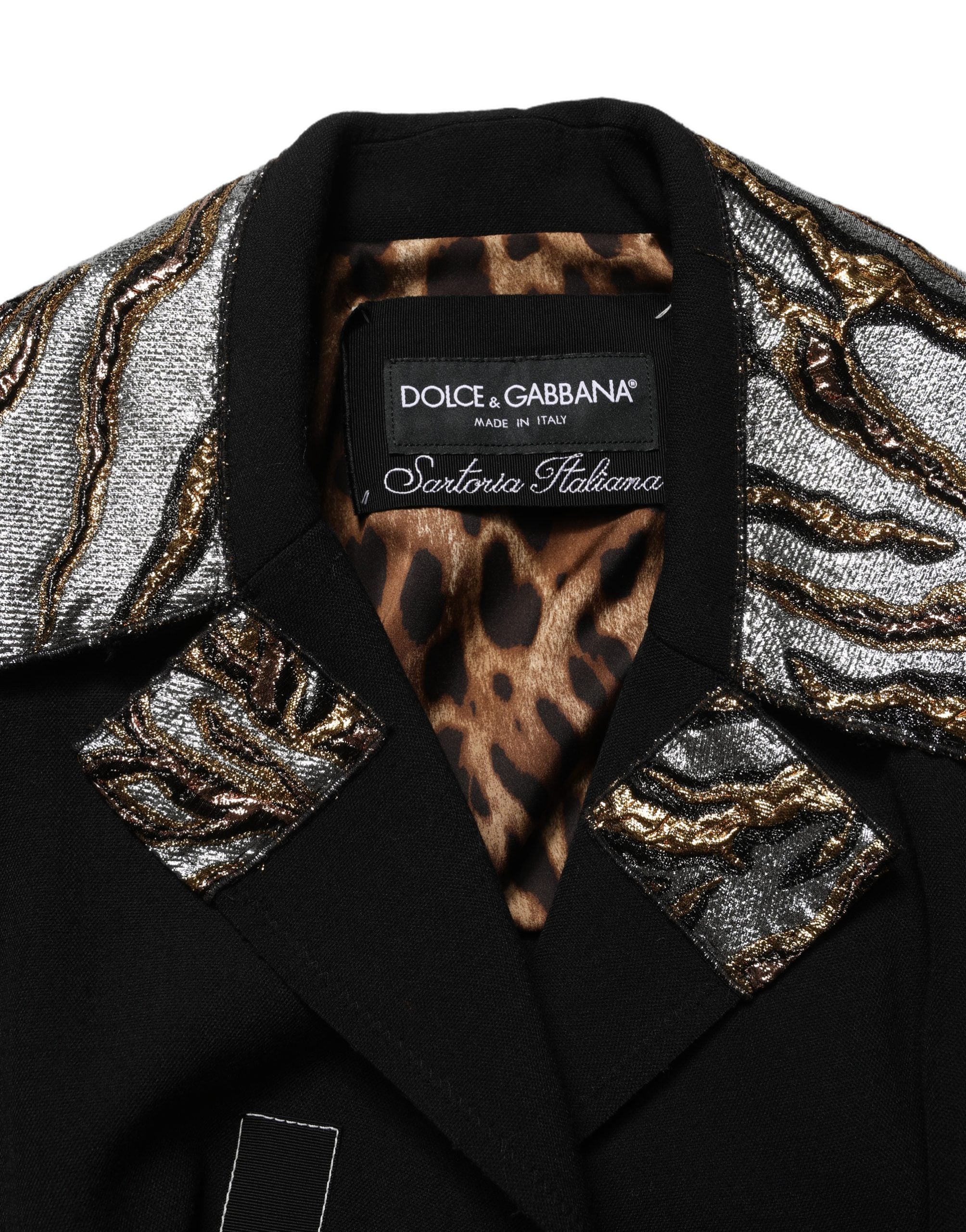 Manteau en brocart noir à un seul bouton de Dolce & Gabbana, veste élégante avec coleur sophistiqué et finition détaillée.