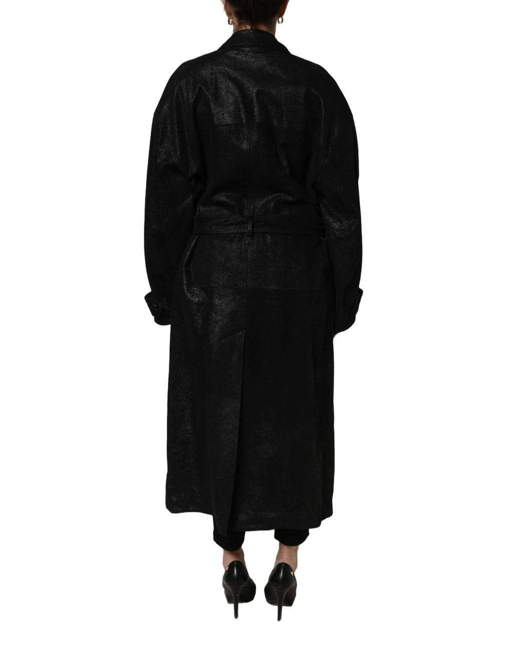 Manteau trench en peau de mouton noire avec ceinture, veste élégante de la marque Dolce & Gabbana, vue de face.