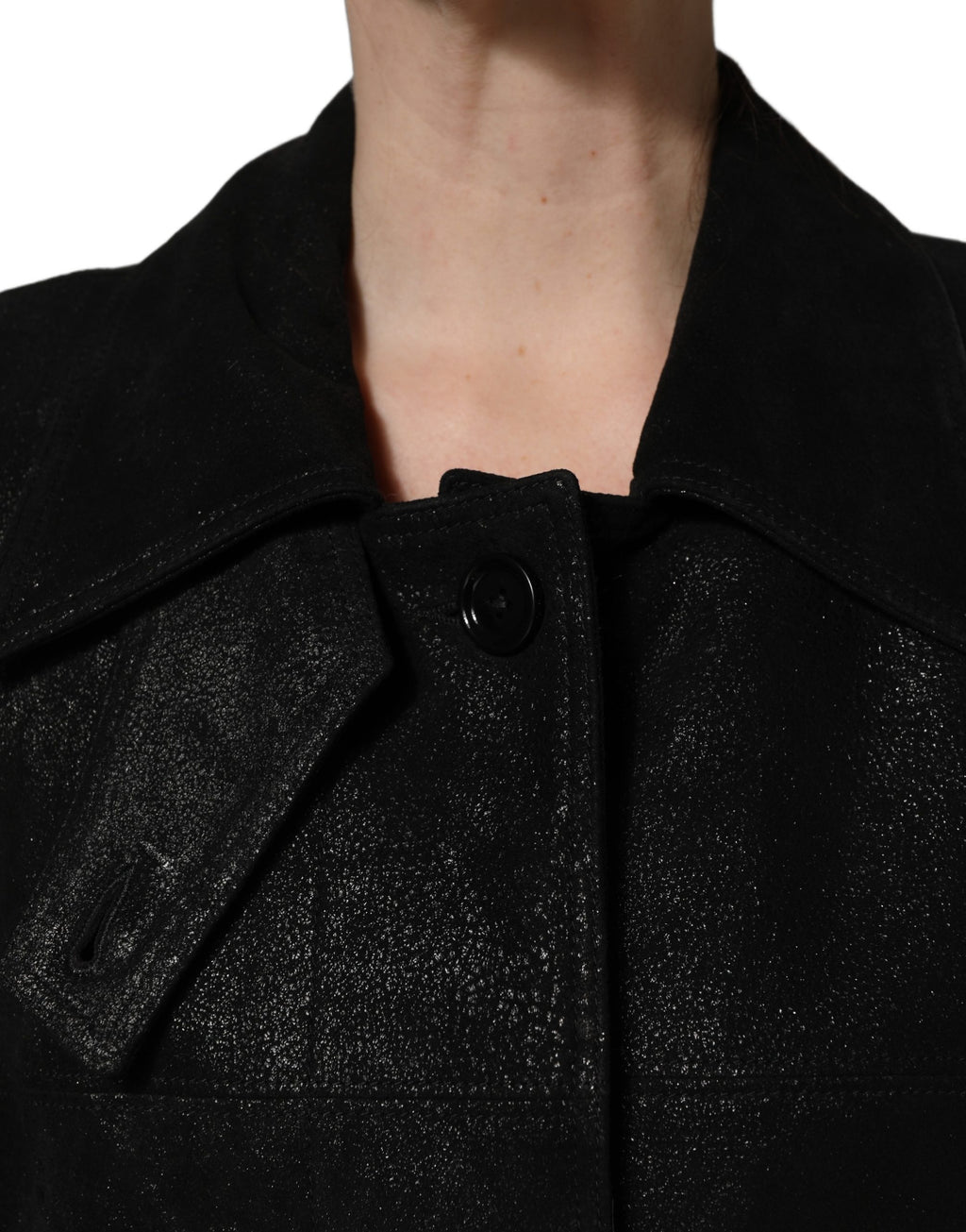 Manteau trench en peau d'agneau noire Dolce & Gabbana avec ceinture, long et élégant, porté sur un mannequin.