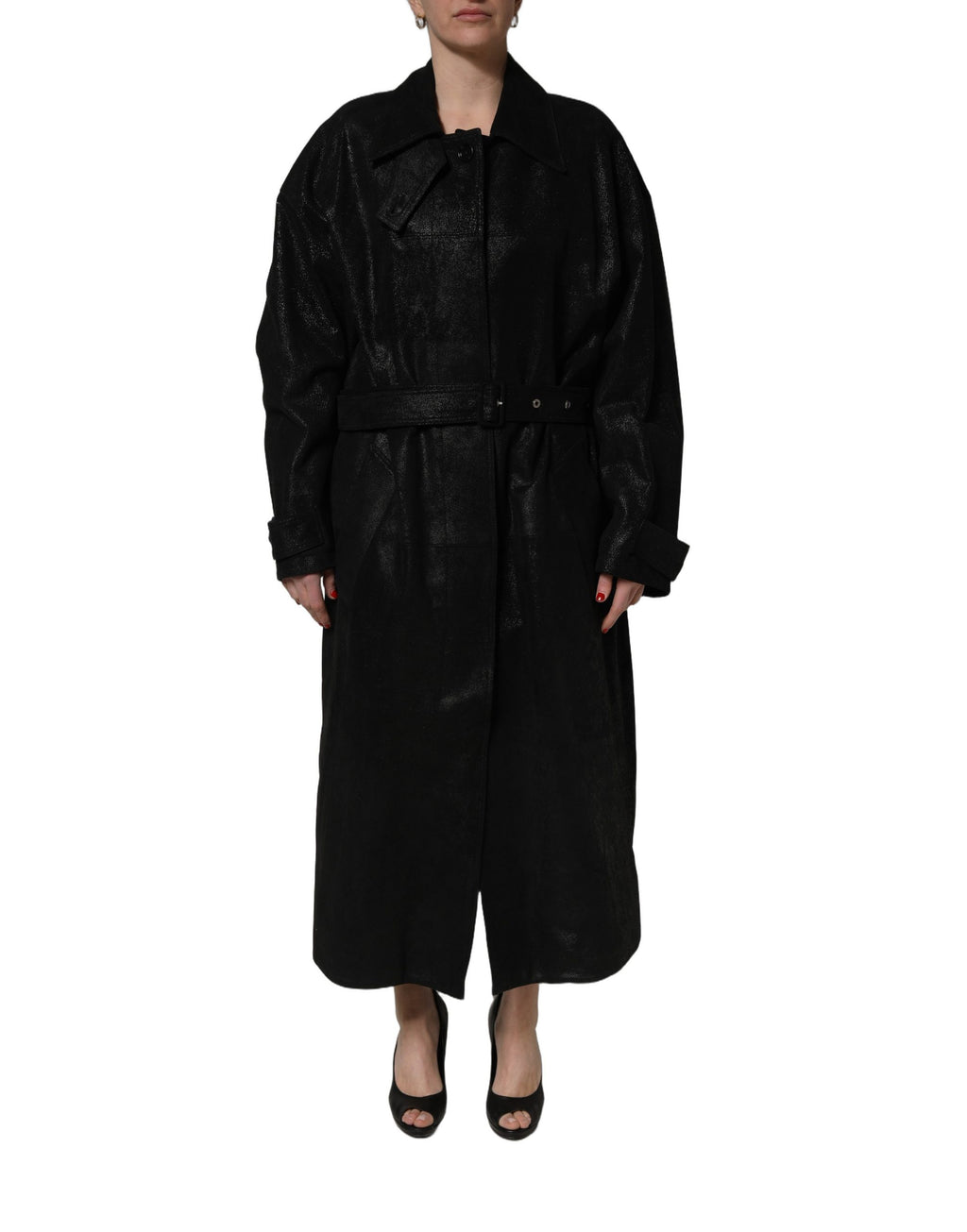 Manteau trench noir en peau de mouton avec ceinture, signé Dolce & Gabbana, élégant et sophistiqué.