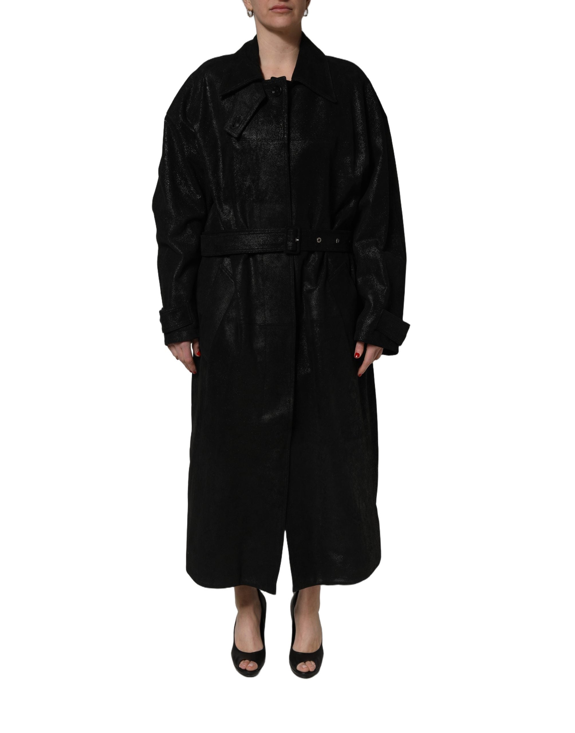 Manteau trench noir en peau de mouton avec ceinture, signé Dolce & Gabbana, élégant et sophistiqué.