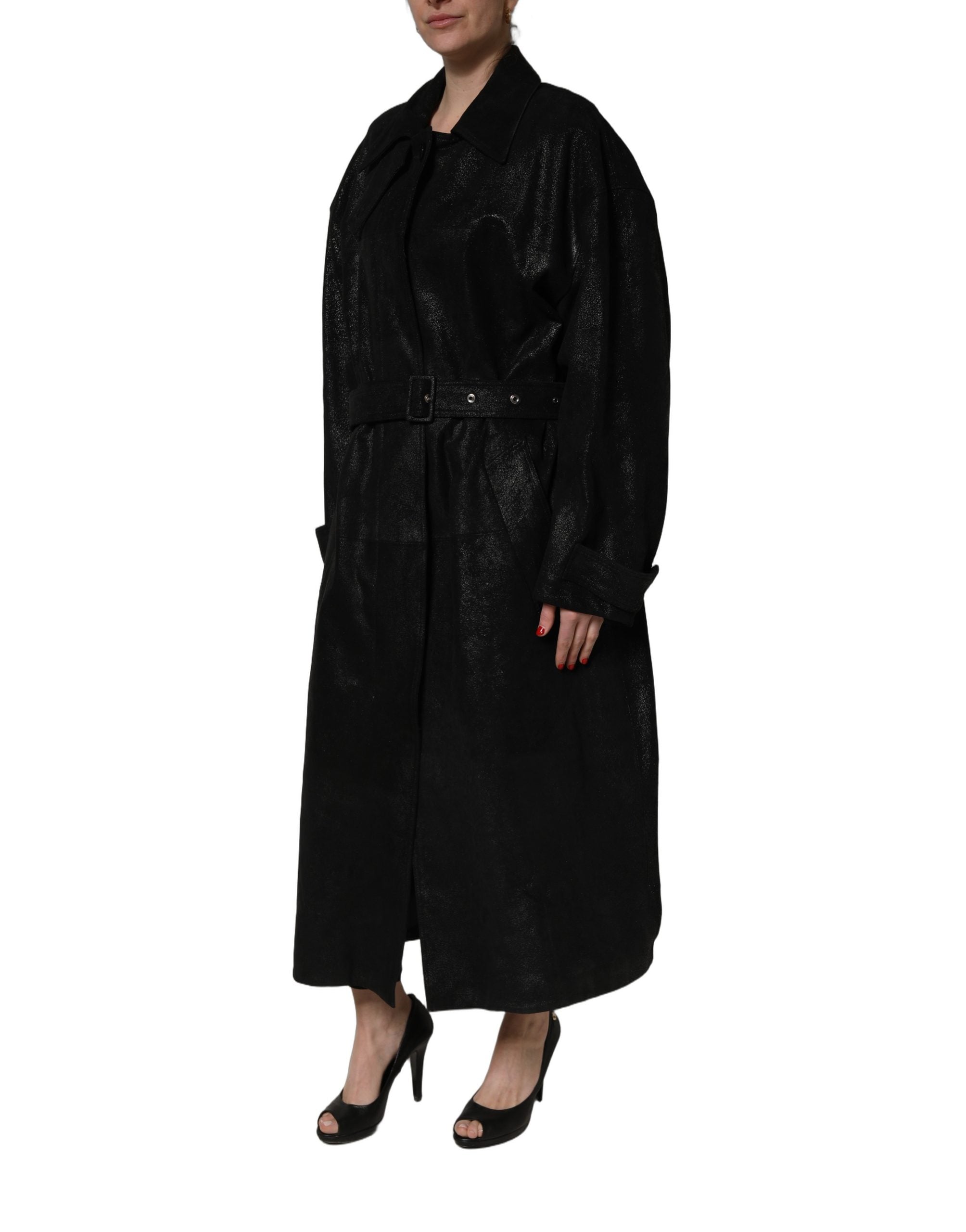 Manteau trench noir en peau de mouton Dolce & Gabbana avec ceinture, manches longues et style élégant.