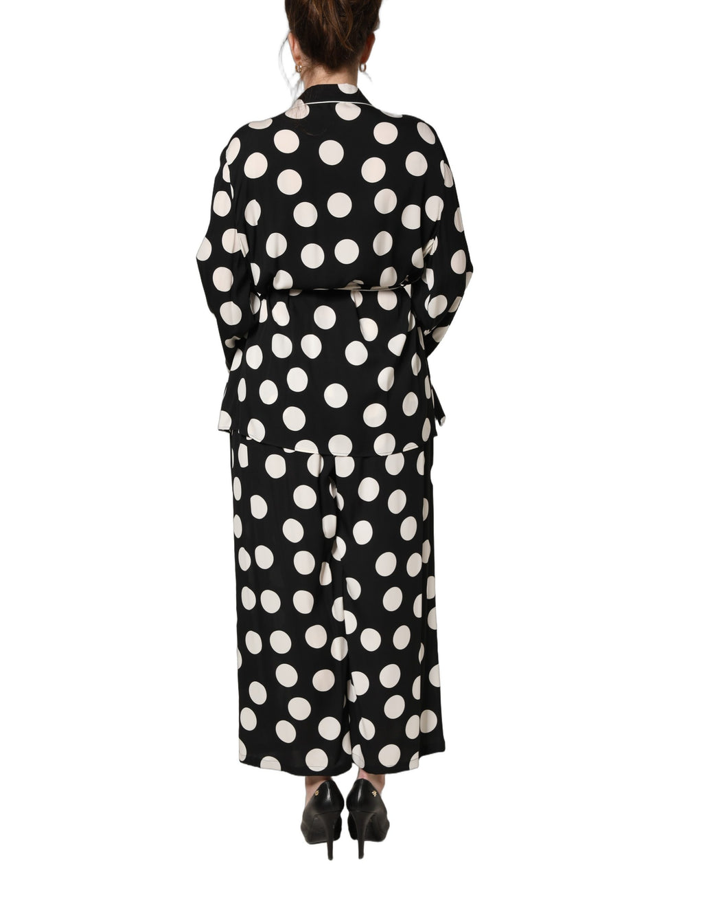 Pyjama deux pièces Dolce & Gabbana à pois noir et blanc, vêtement de nuit élégant avec haut et pantalon confortables.