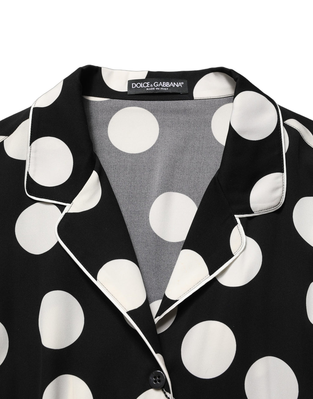 Pyjama deux pièces Dolce & Gabbana à pois noir et blanc, ensemble de vêtements de nuit élégants et confortables.