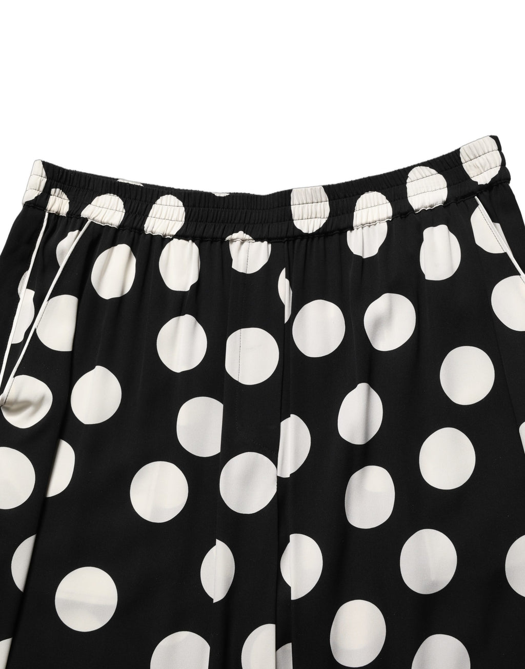 Pyjama deux pièces Dolce & Gabbana à pois noir et blanc, vêtement de nuit élégant avec haut et pantalon confortables.