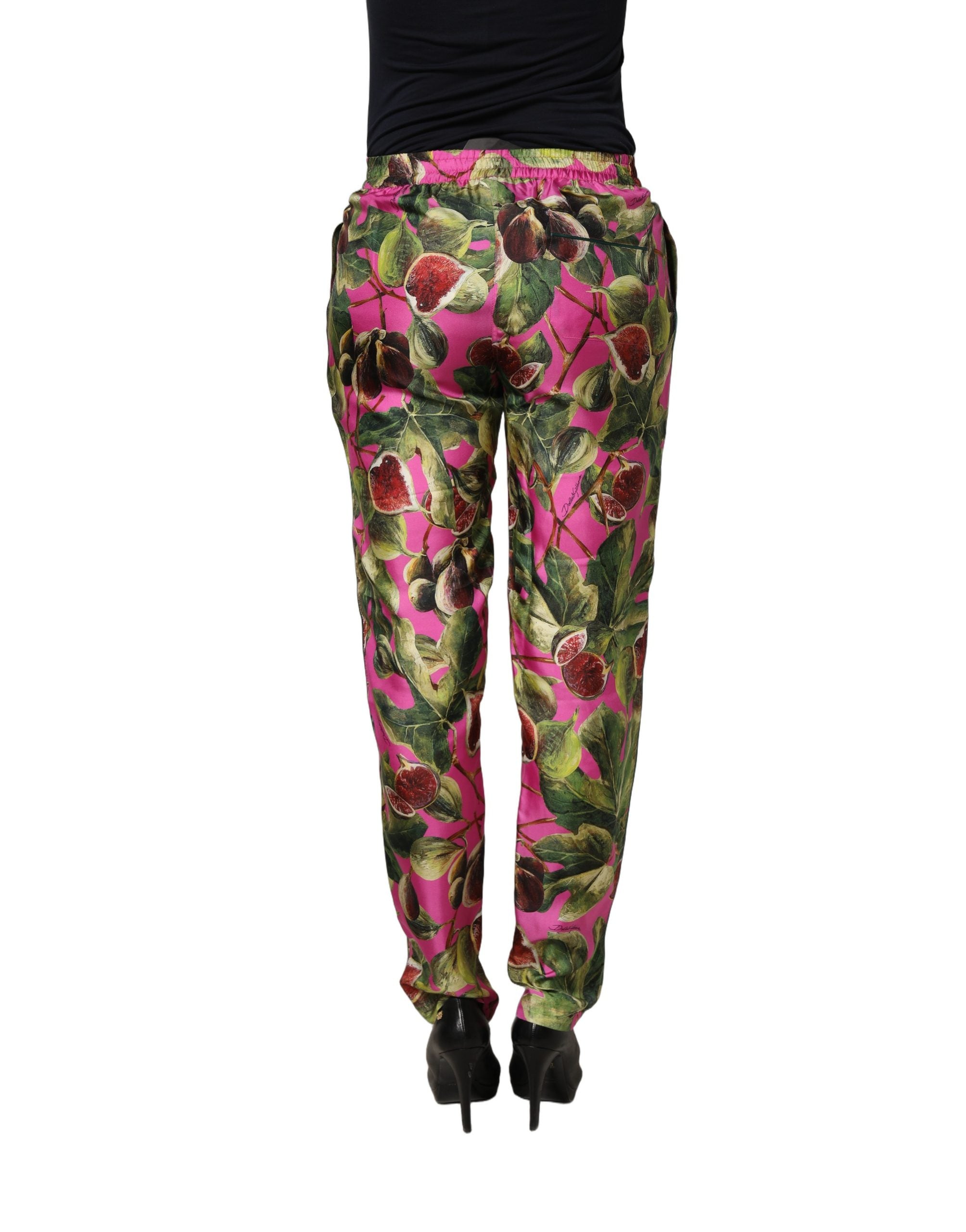 Pantalon Dolce & Gabbana Fuchsia Fig avec motif de feuilles, coupe évasée et style élégant, porté sur un mannequin.