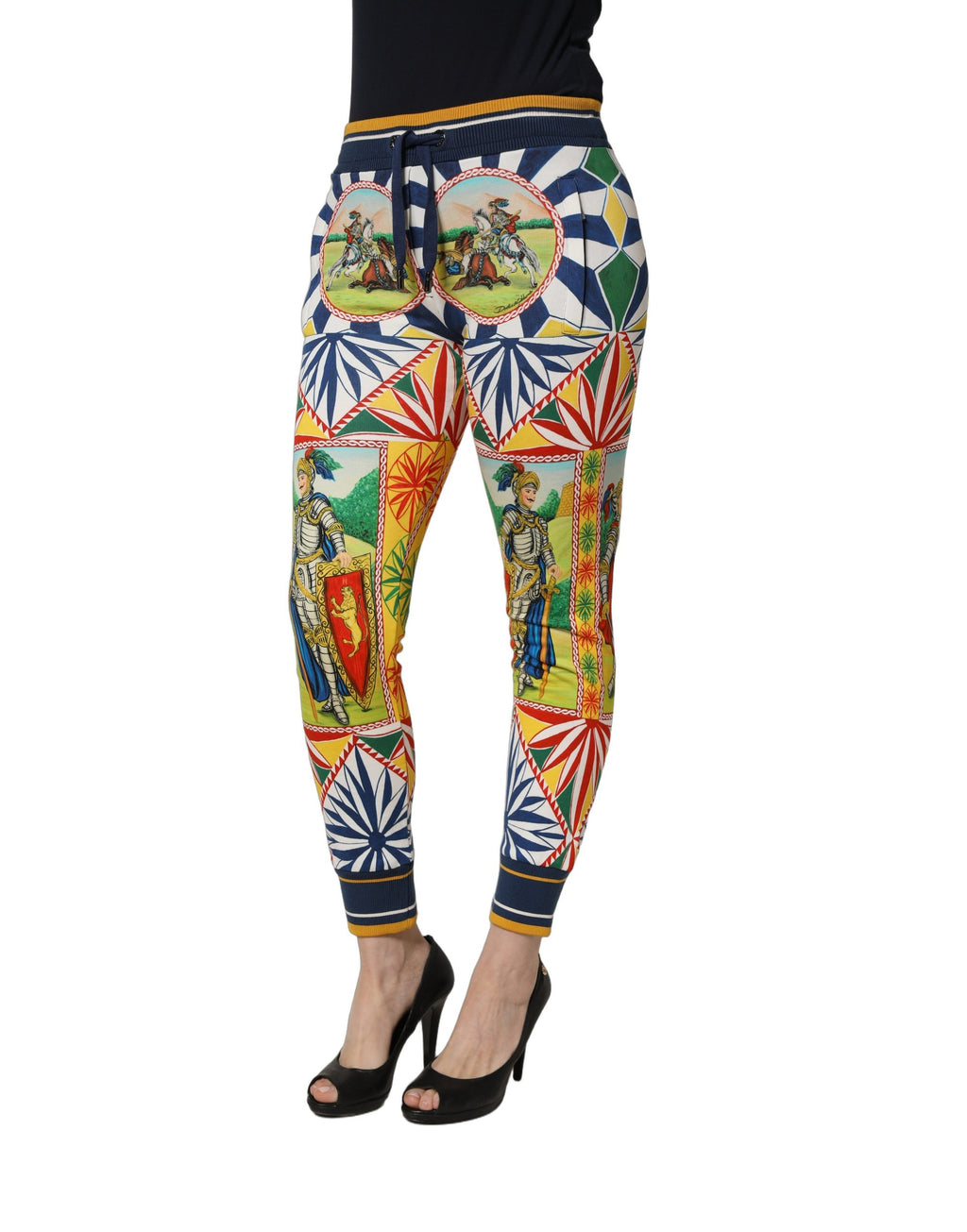 Pantalon jogger multicolore Dolce & Gabbana Siciliano Saretto, style décontracté et tendance, en tissu léger avec motifs colorés.