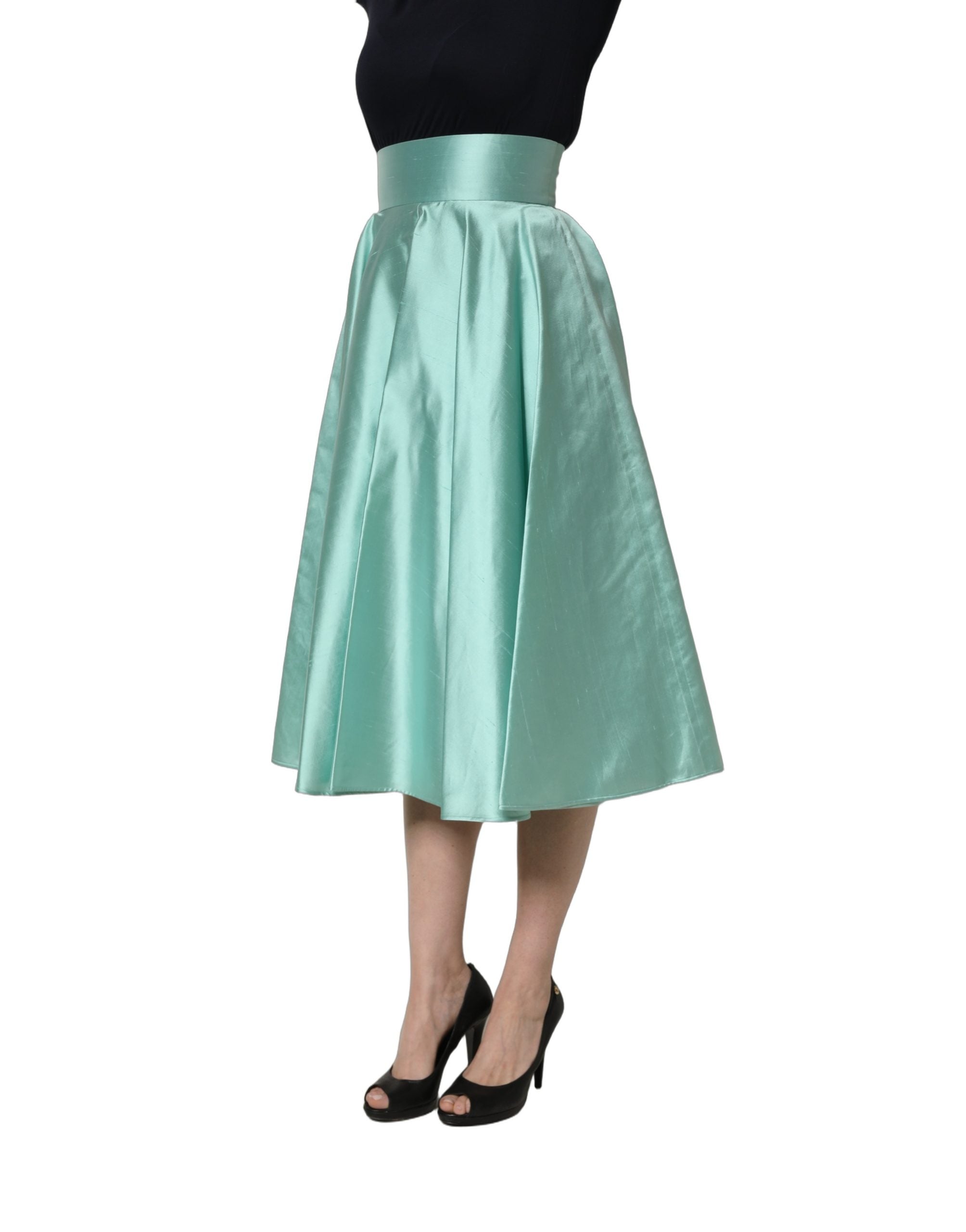 Jupe midi longue en satin vert Dolce & Gabbana, taille haute plissée et coupe évasée.