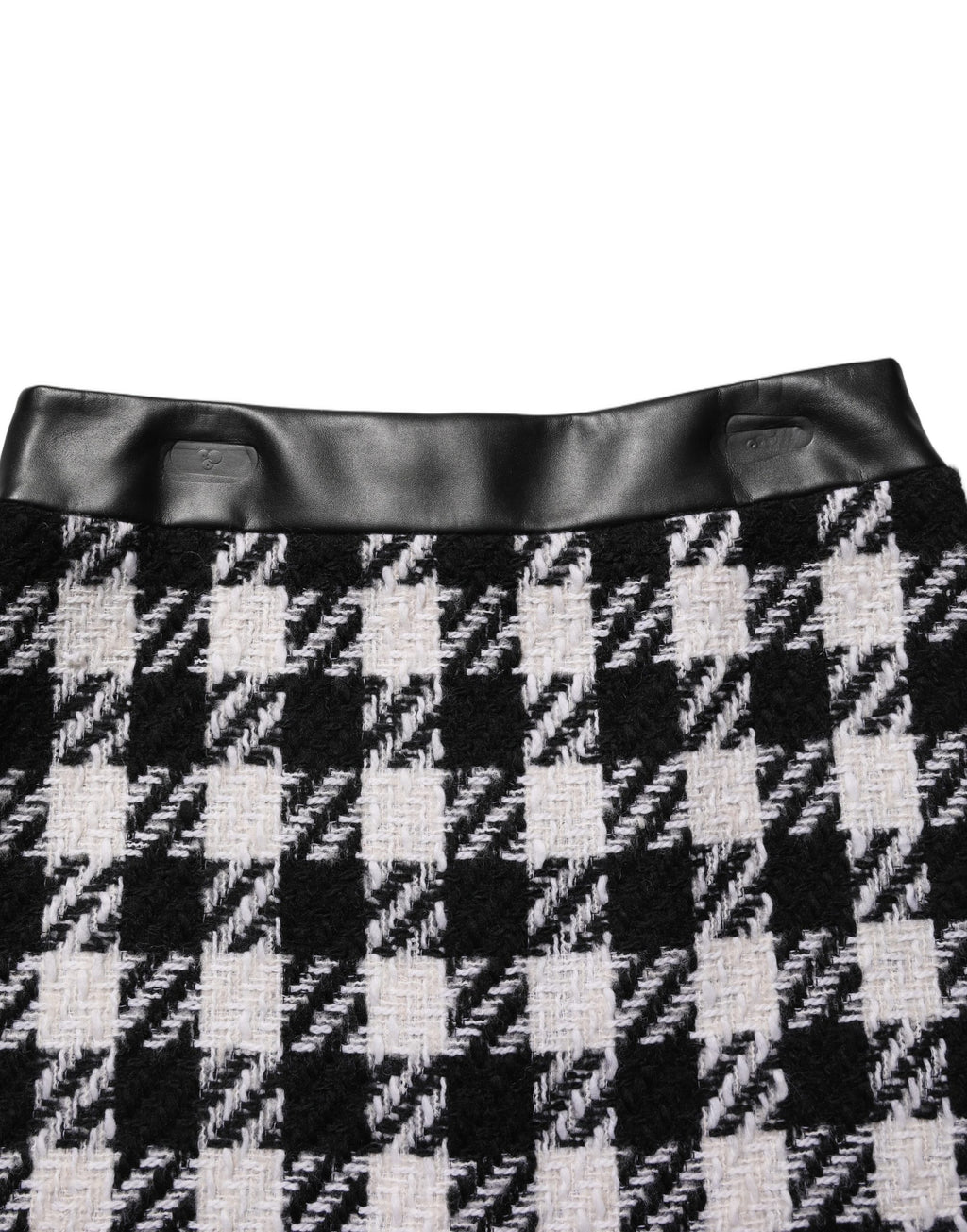 Mini jupe en tweed noir et blanc Dolce & Gabbana, style houndstooth, élégante et tendance, vue de face.