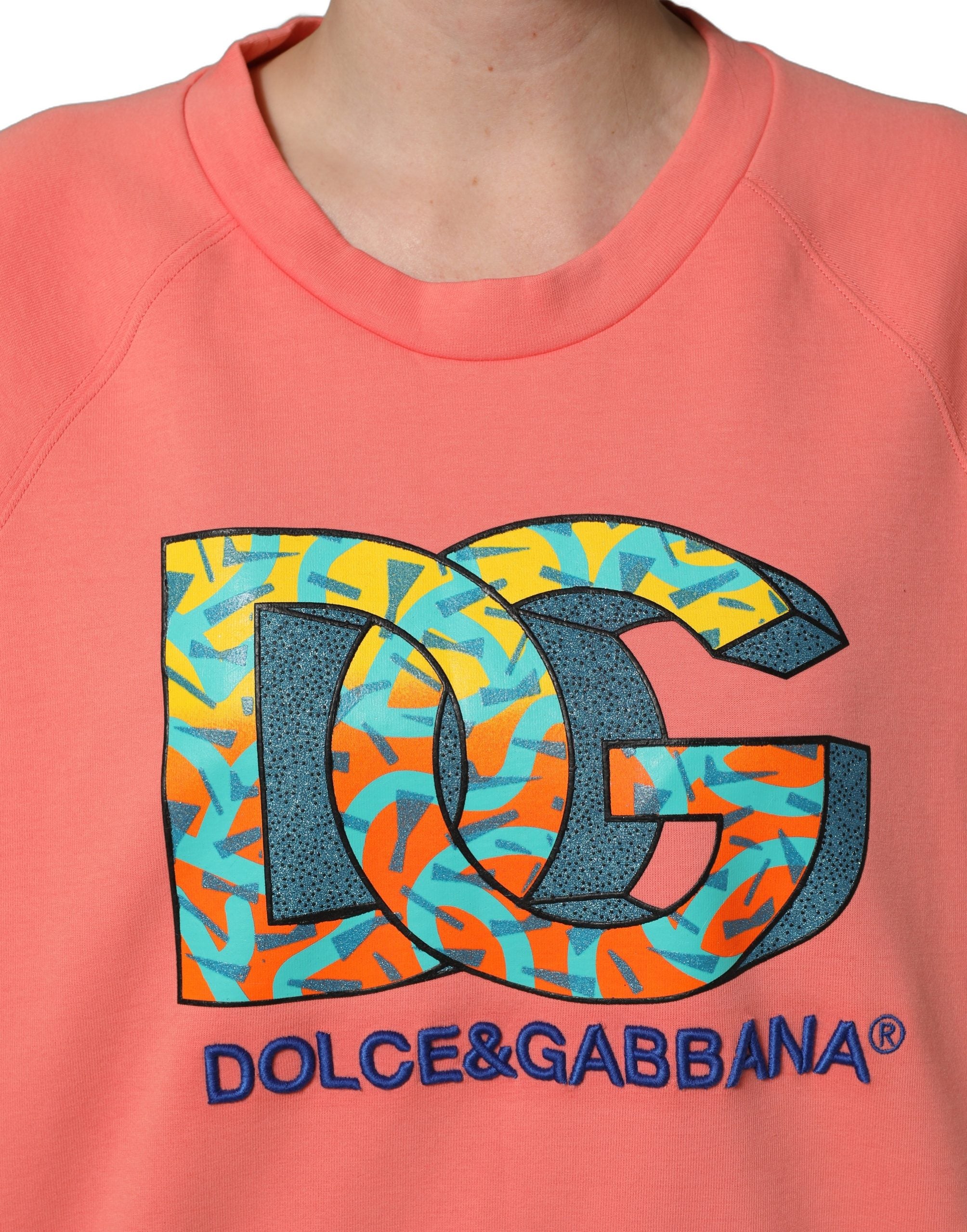 Sweat-shirt court à col rond rose graphique Dolce & Gabbana, pull décontracté en coton avec motif coloré et logo de la marque.
