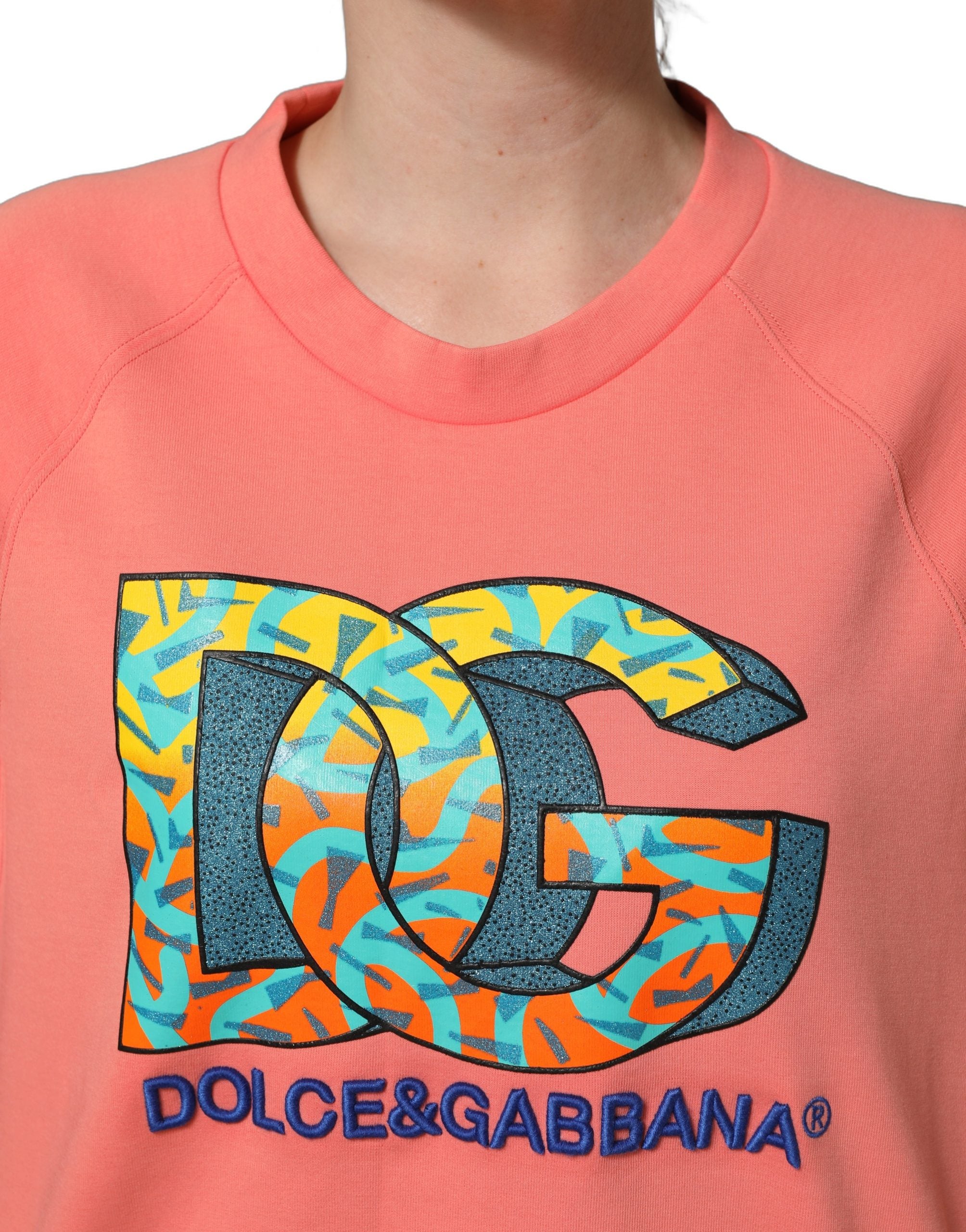 Sweatshirt court rose à graphique Dolce & Gabbana avec col rond, en coton, affichant un motif coloré et tendance.