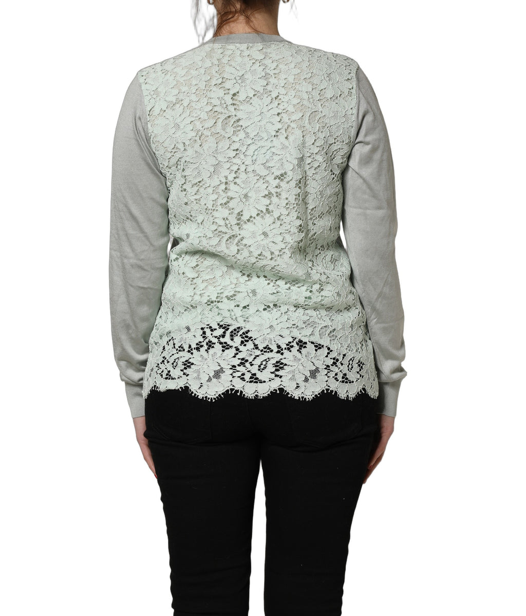 Pull en soie Dolce & Gabbana vert à boutons, cardigan à manches longues élégant et léger, détails sophistiqués visible sur l'image.
