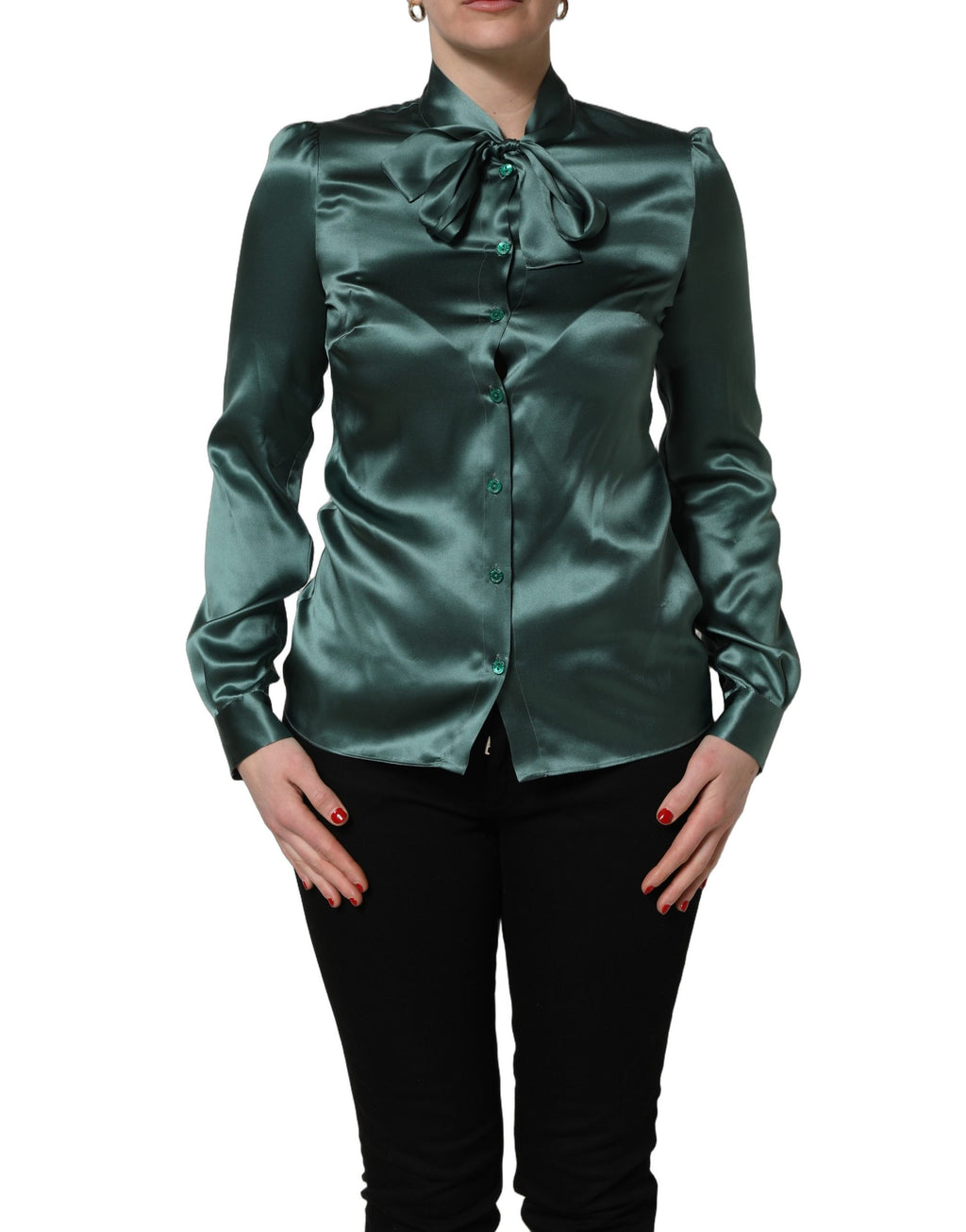 Blouse en satin de soie vert foncé Dolce & Gabbana avec nœud au col, style élégant et sophistiqué.