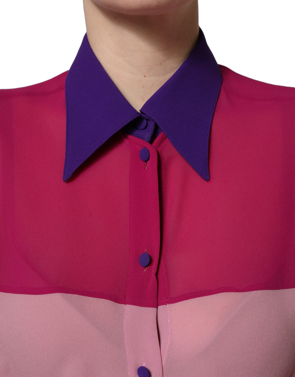Chemise en soie Dolce & Gabbana à patchwork multicolore, blouse élégante avec motif coloré et détails raffinés.