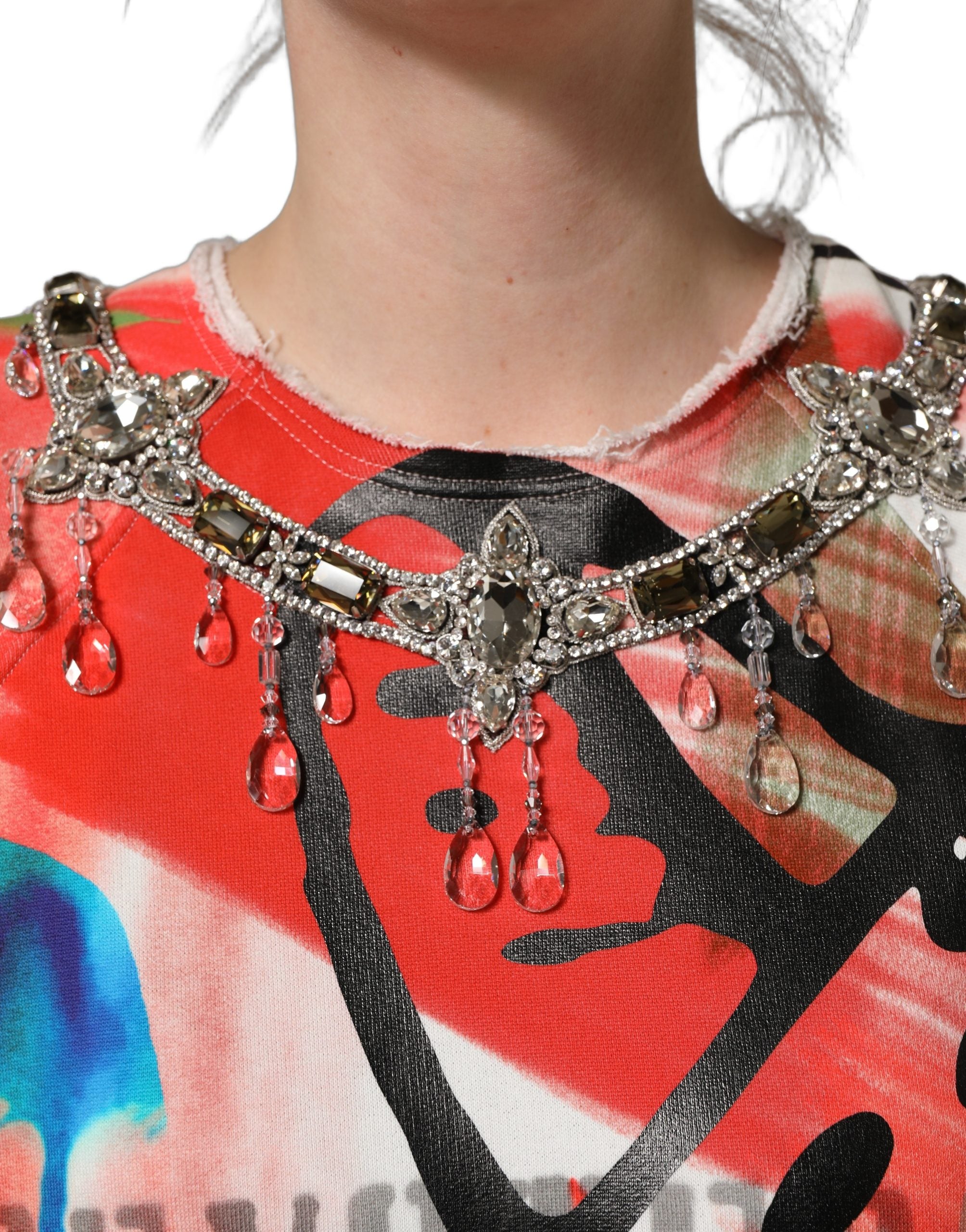 Sweatshirt Dolce & Gabbana multicolore avec embellissements et graffiti, tissu confortable et style audacieux.