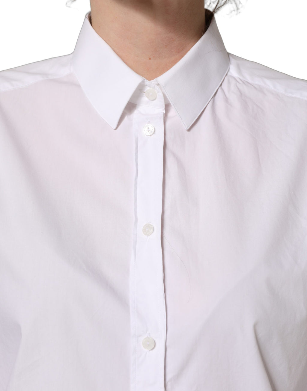 Chemise blanche en coton à manches longues de Dolce & Gabbana, boutonnière élégante et coupe classique pour homme ou femme.