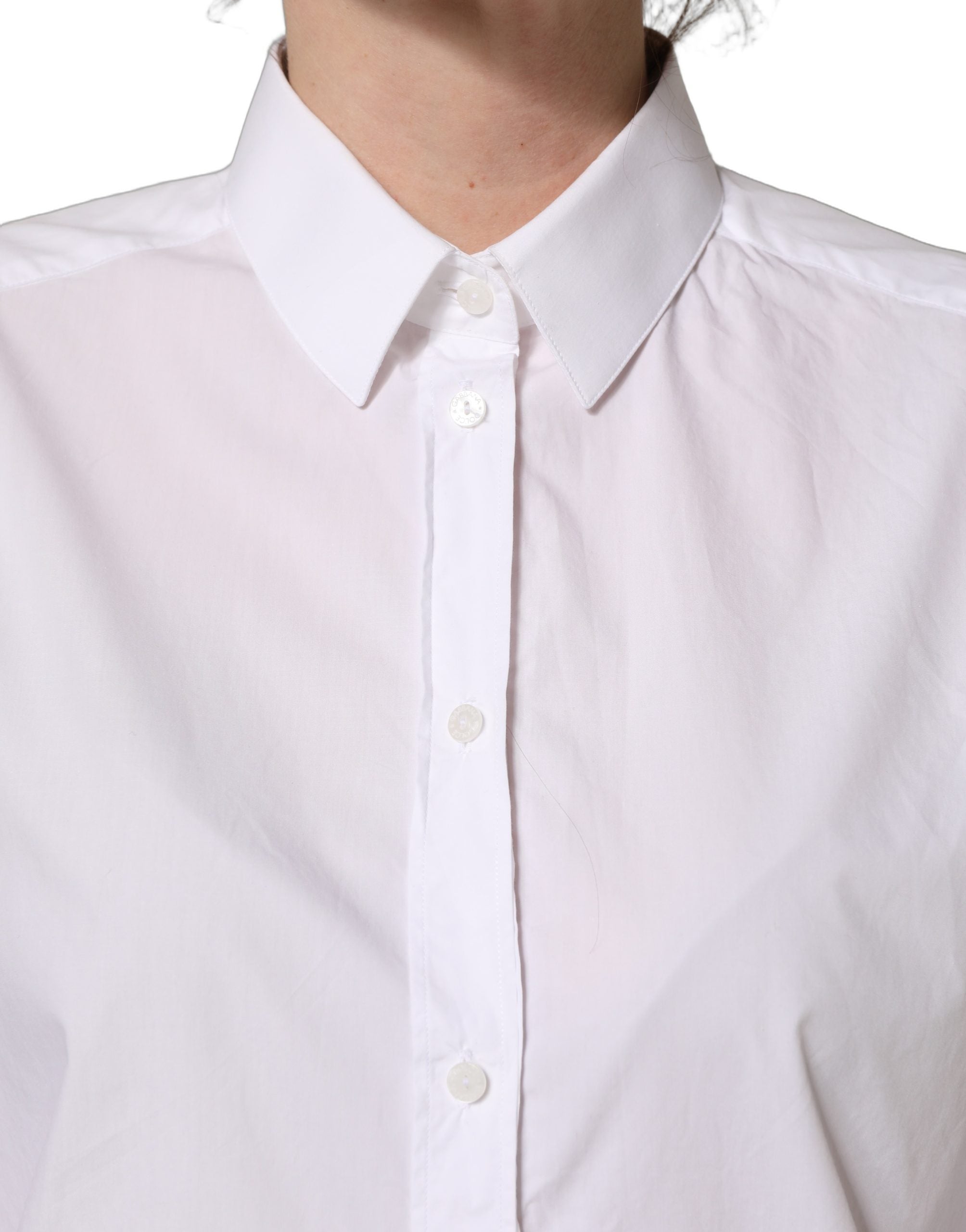 Chemise blanche en coton à manches longues de Dolce & Gabbana, boutonnière élégante et coupe classique pour homme ou femme.