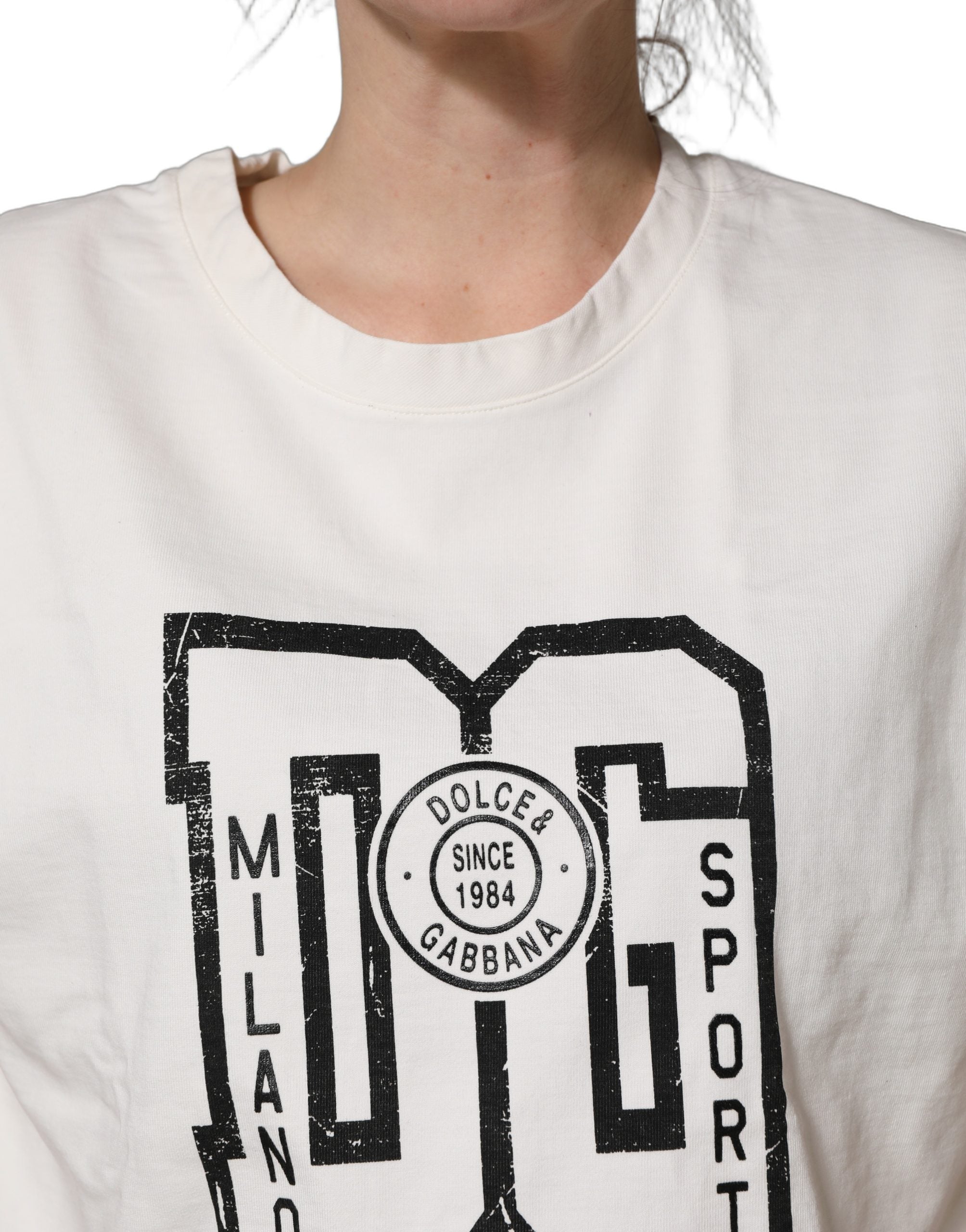 T-shirt court en jersey blanc Dolce & Gabbana avec logo imprimé en coton, logo DG visible, mode élégante et décontractée.