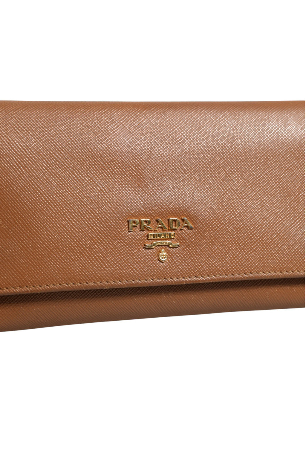 Sangle de portefeuille Prada marron et dorée, en cuir avec détails métalliques, pour sac à main élégant.