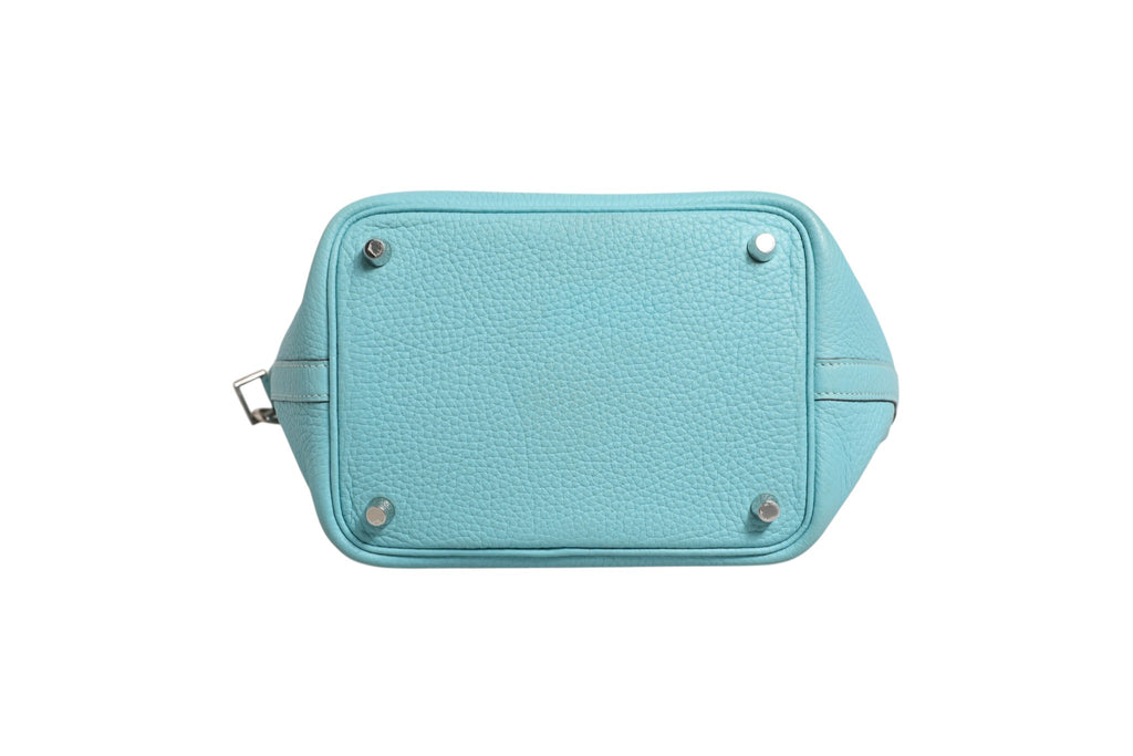 Sac Hermès Picotin Lock 18 en cuir with an open top, orné d'une fermeture à boucle et poignée, coloris beige clair.