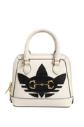 Mini sac Gucci x Adidas Horsebit 1955 avec logo, en cuir noir, avec bandoulière et détails métalliques dorés.