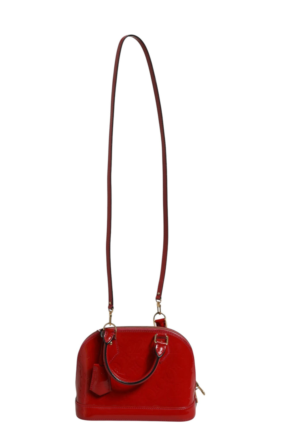 Sac Louis Vuitton Alma BB en vernis Monogram Pomme D'Amour, petit sac à main élégant avec poignée en cuir et logo LV visible.