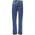 Jeans pour femmes en coton bleu de la marque Calvin Klein, coupe classique avec détails en denim visible.