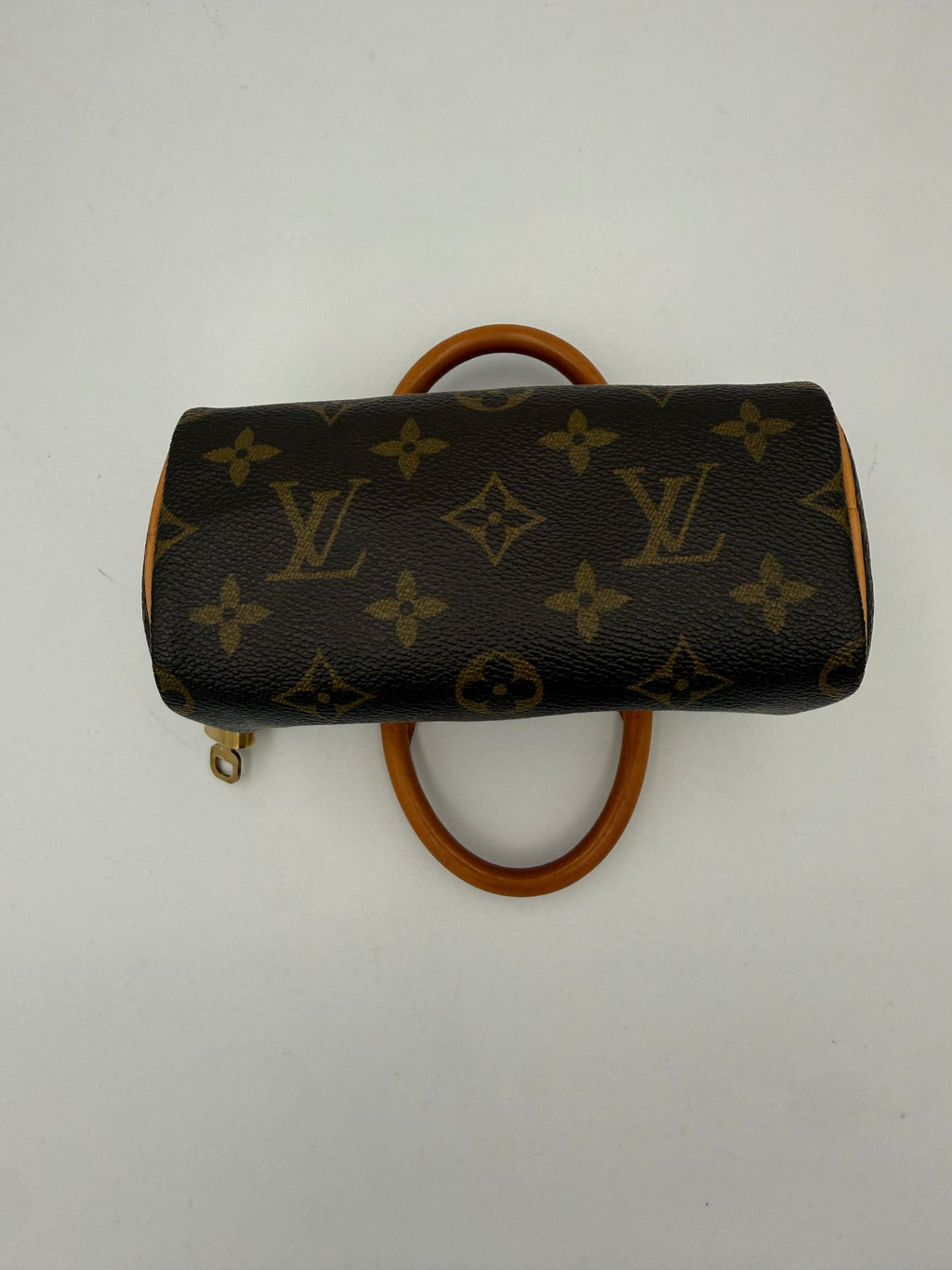 Sac à main Nano Speedy Monogram de Louis Vuitton, petit sac à main en cuir avec motif emblématique Louis Vuitton.