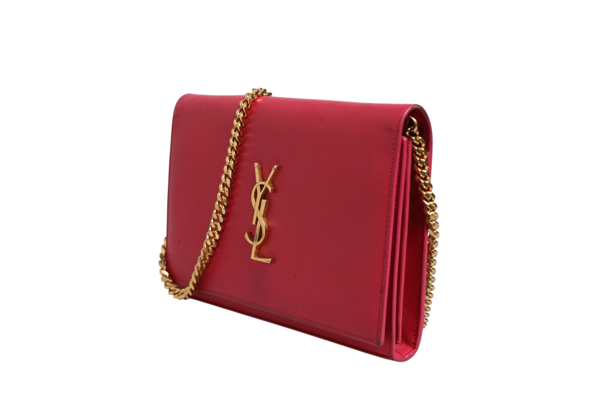 Portefeuille en cuir rouge Saint Laurent Monogramme avec chaîne, détails élégants et logo emblématique visible.