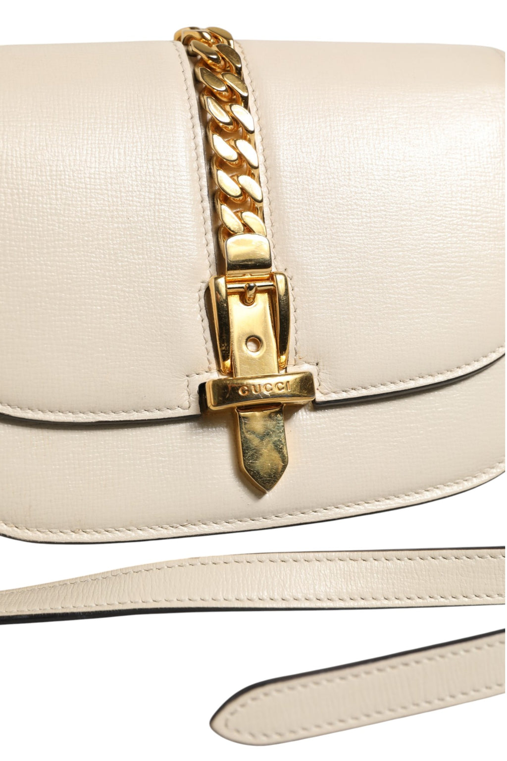 Sac à main Gucci Sylvie 1969 Mini en cuir avec bandoulière, élégant et compact pour femmes.
