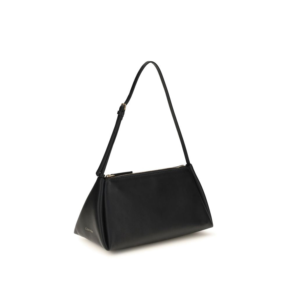 Sac à main Calvin Klein en cuir de veau noir Calf Leather Bos Taurus avec détails élégants et poignées robustes.