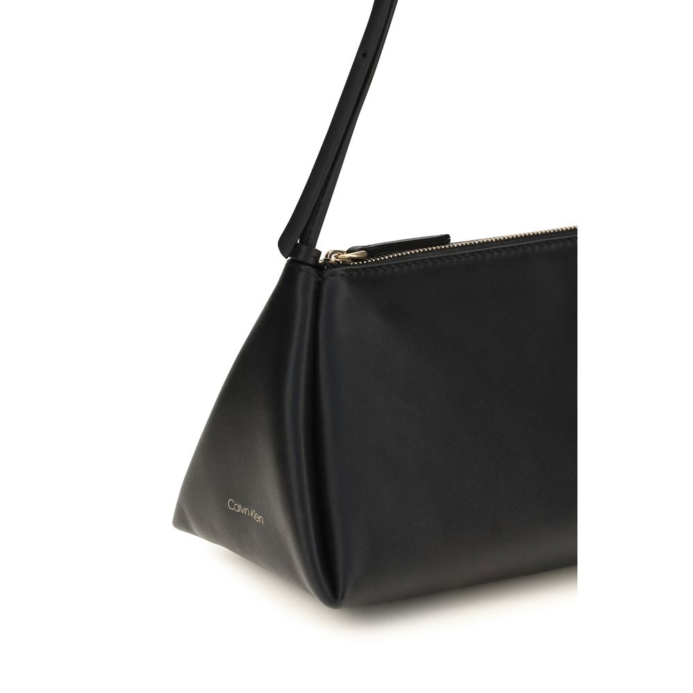 Sac à main Calvin Klein en cuir de veau noir Bos Taurus, design élégant avec poignées et détails raffinés.