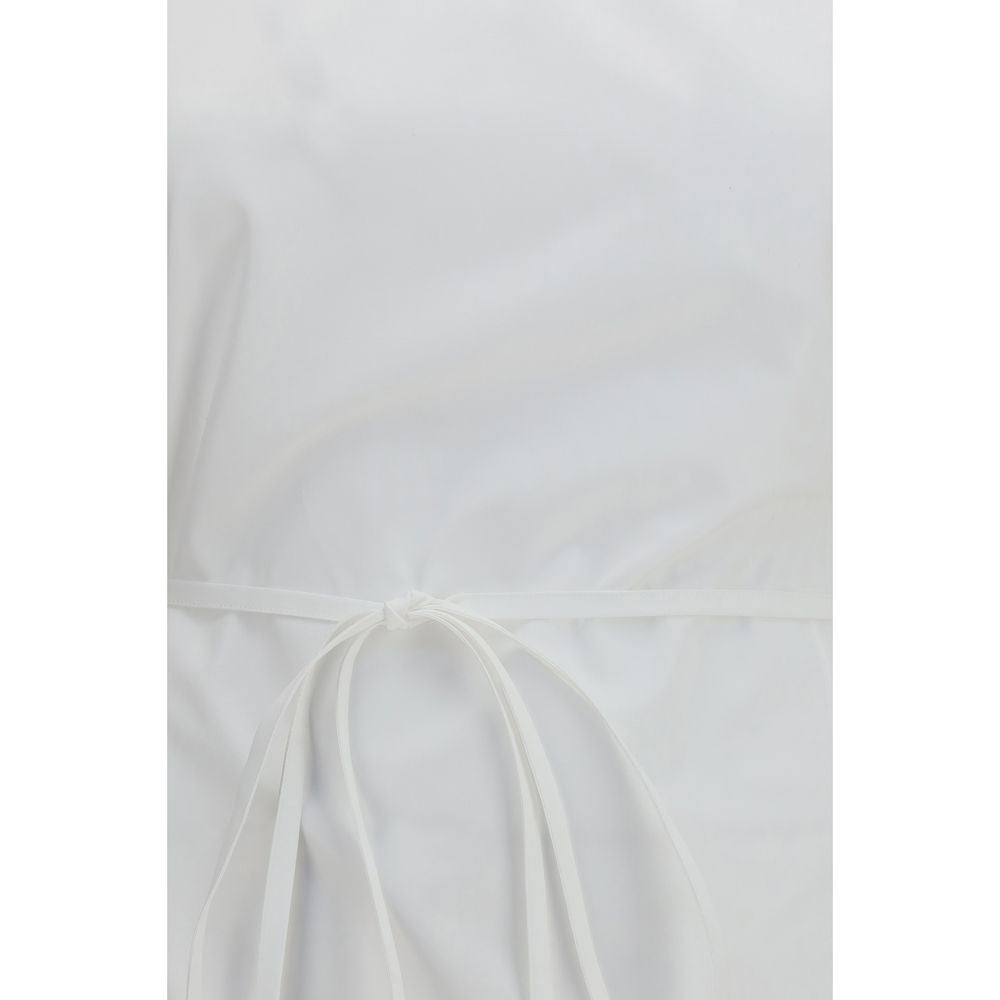 Chemise blanche à manches longues en coton de Calvin Klein, vue de face, avec col classique et fermeture boutonnée.