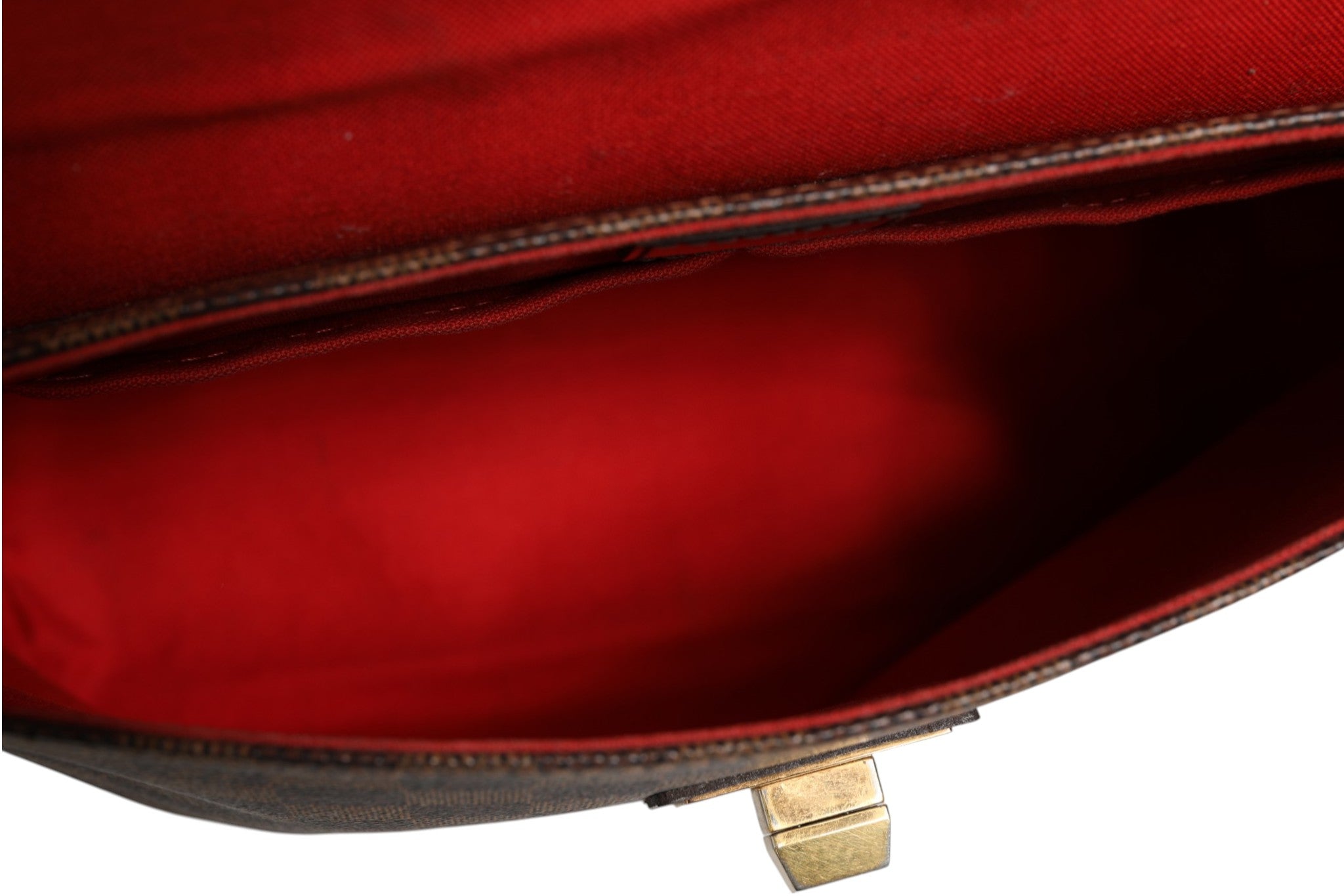 Sac bandoulière Louis Vuitton Damier Ebene Rosebery, style besace, en toile à motif damier marron et cuir.