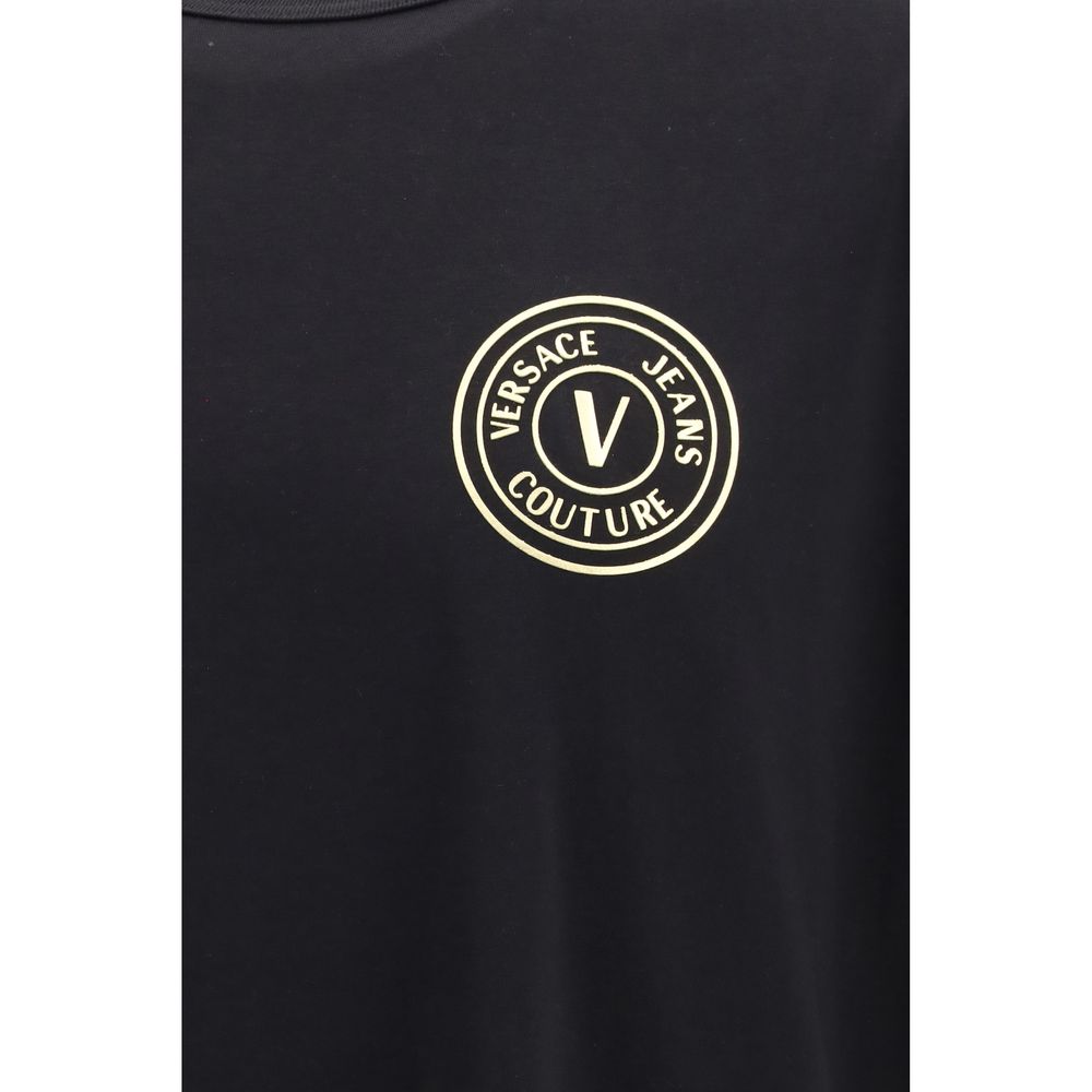 T-shirt noir en coton de la marque Versace Jeans, coupe classique avec logo visible sur la poitrine.